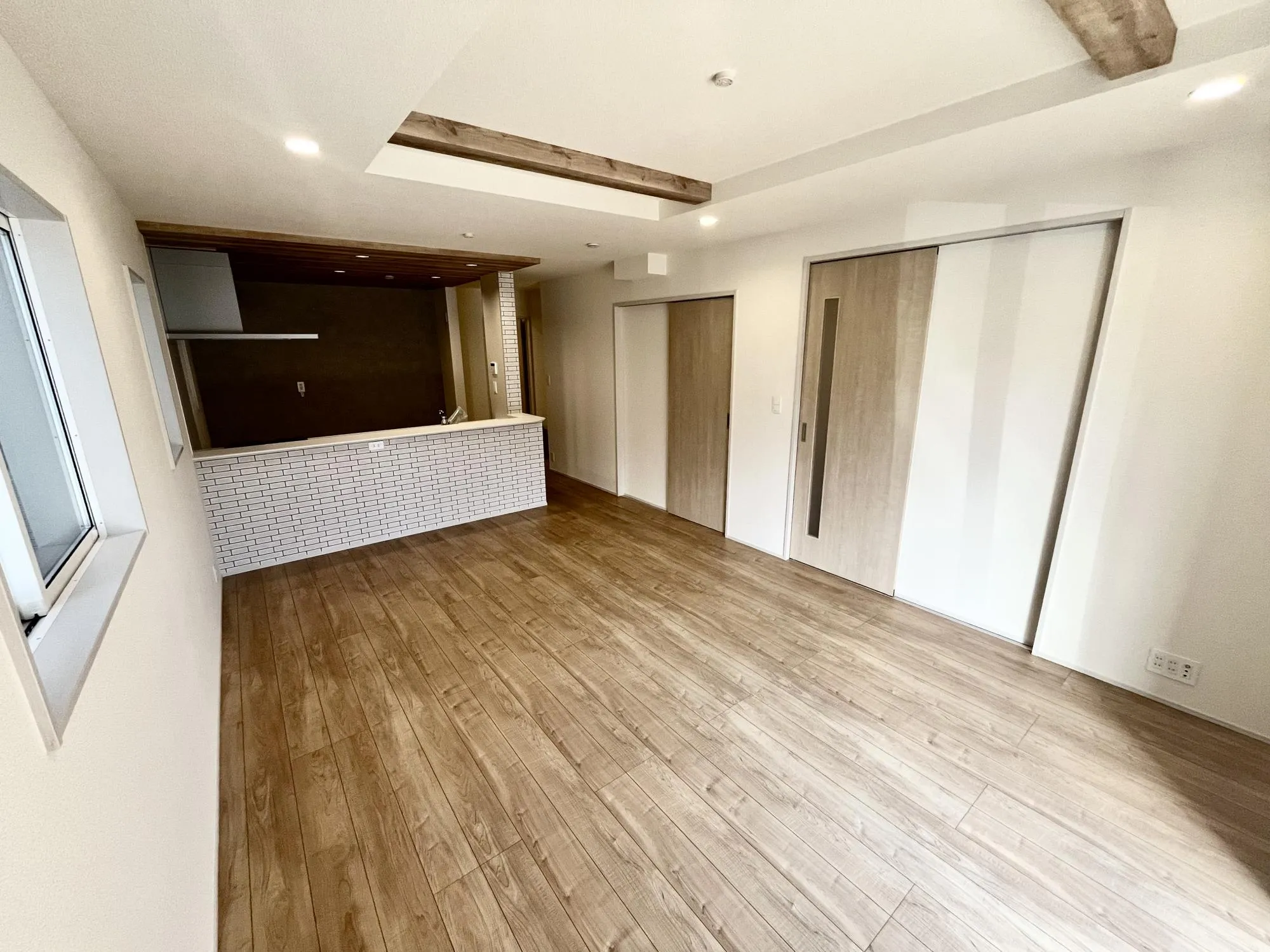 ゆとりのあるリビングで家族団らん【2号棟】