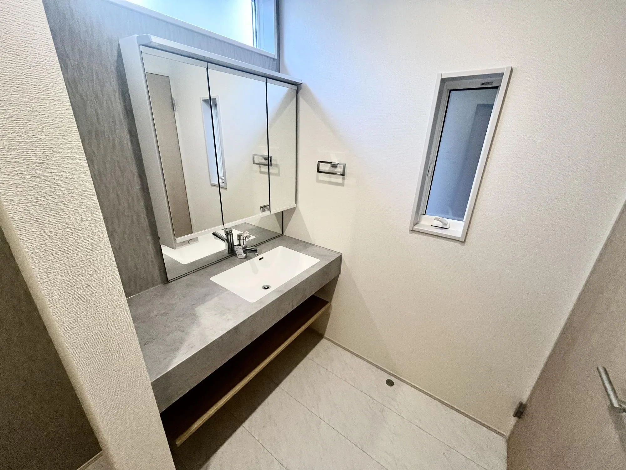 清潔感を保つ広々オープンサニタリー【2号棟】