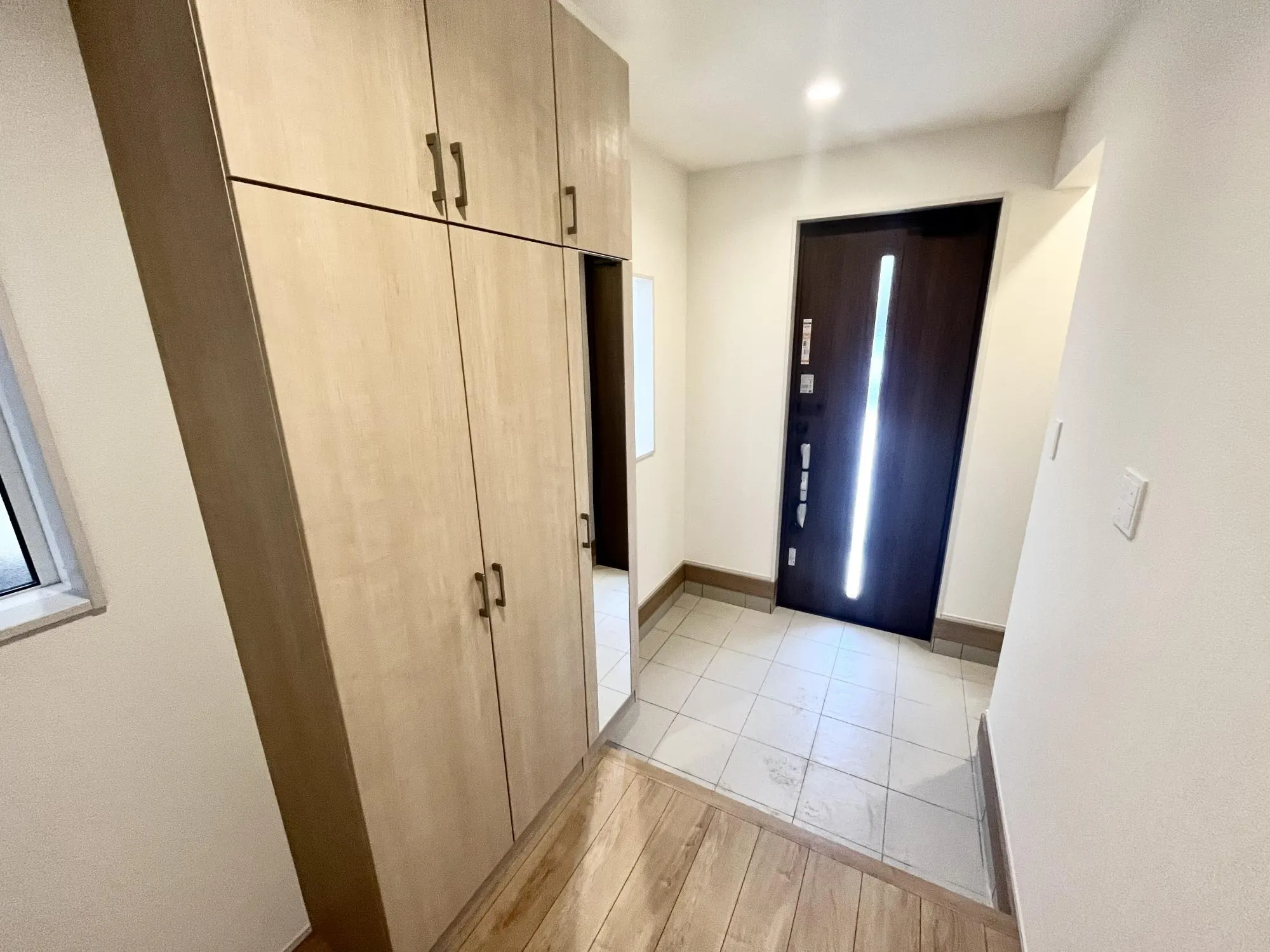 土間収納、大容量シューズボックス完備【2号棟】