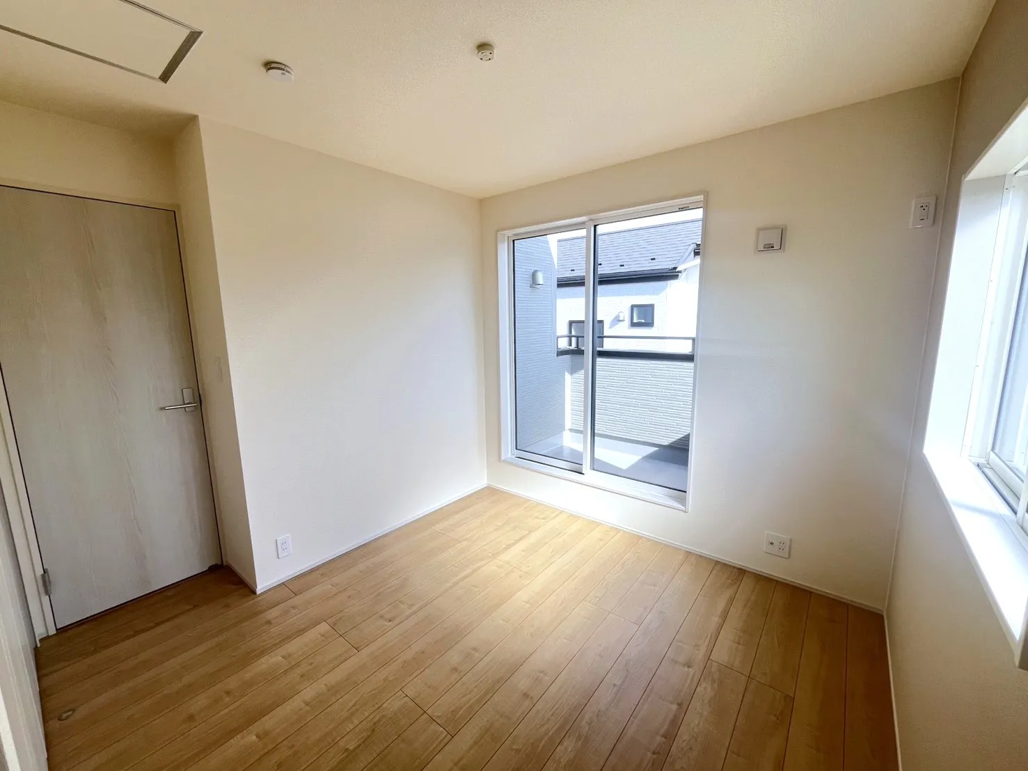 【洋室西側:2号棟】