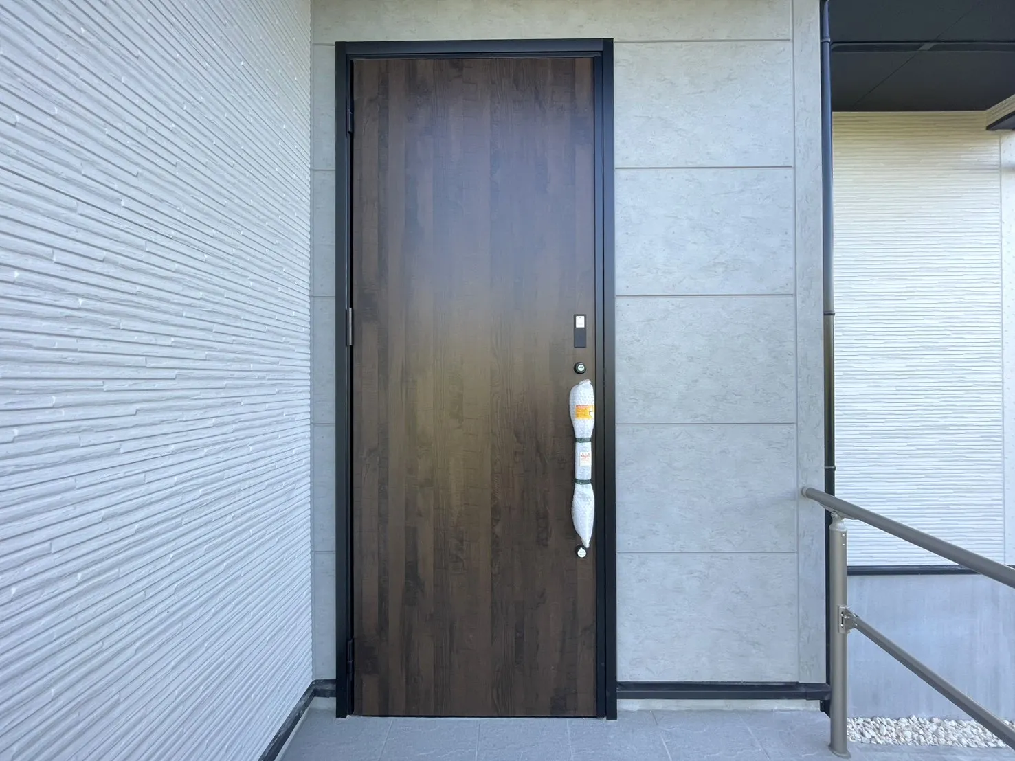 販売現地　玄関扉