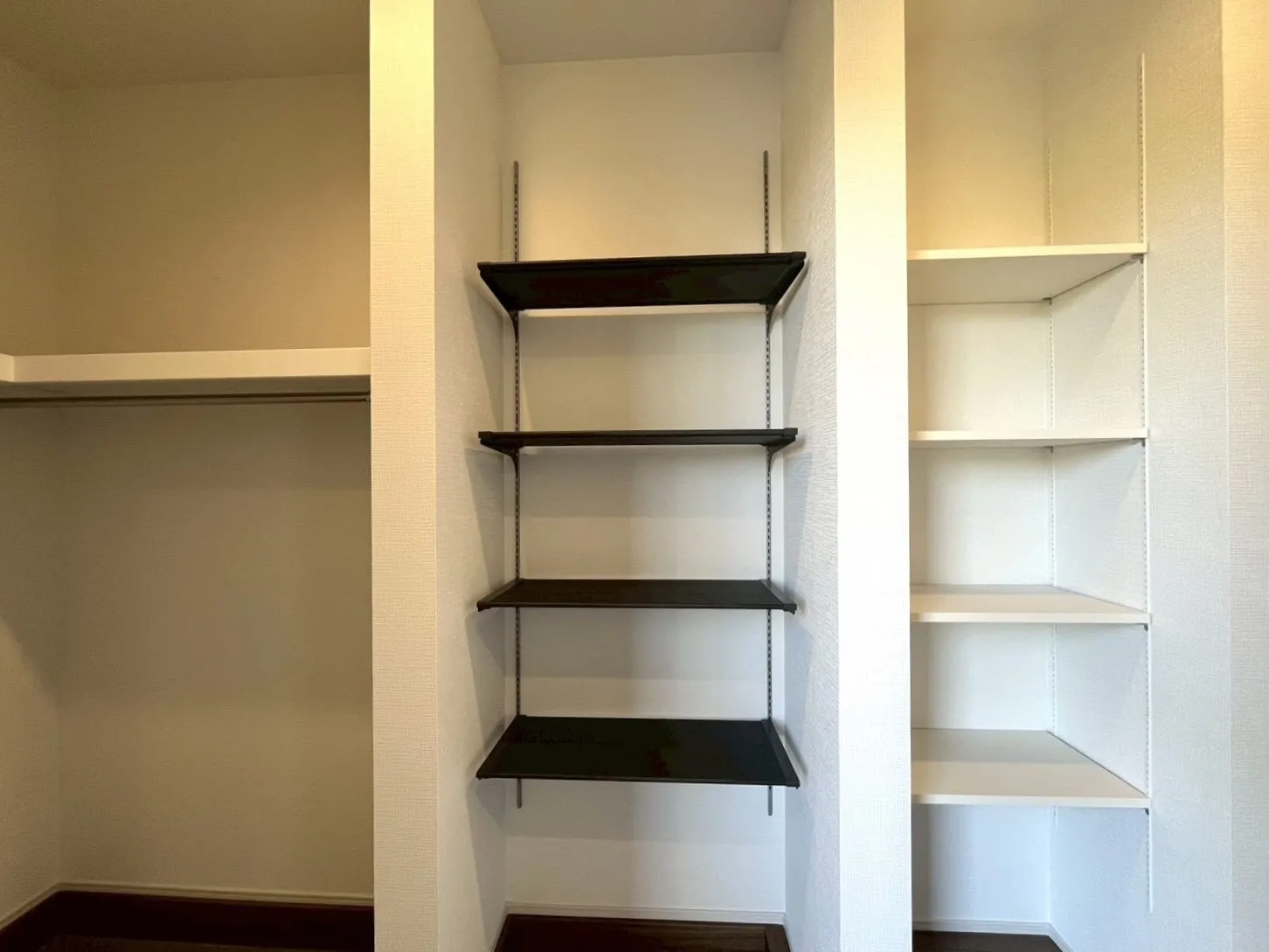 玄関　土間収納・可動棚