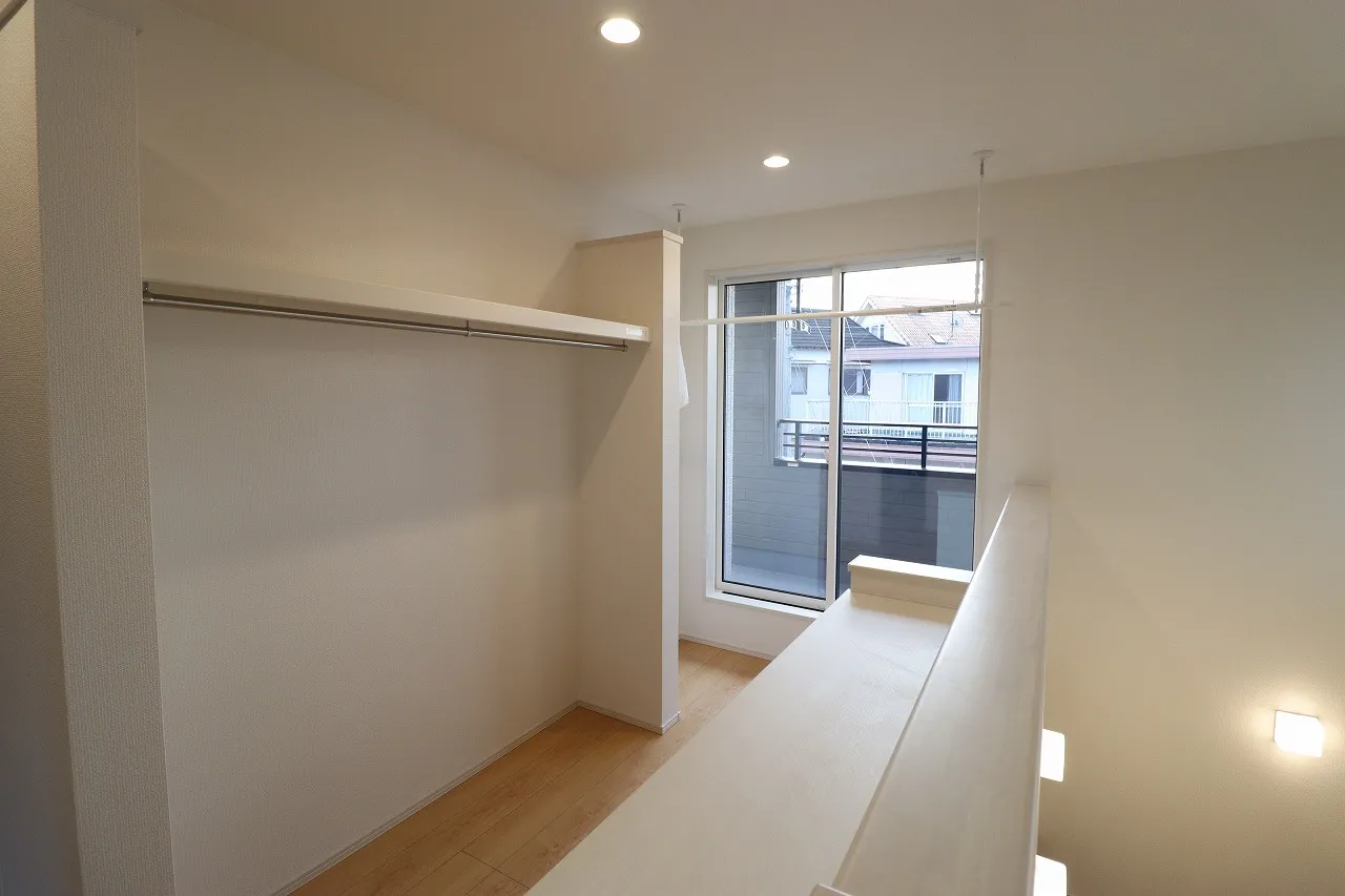 ①号棟　2階廊下収納