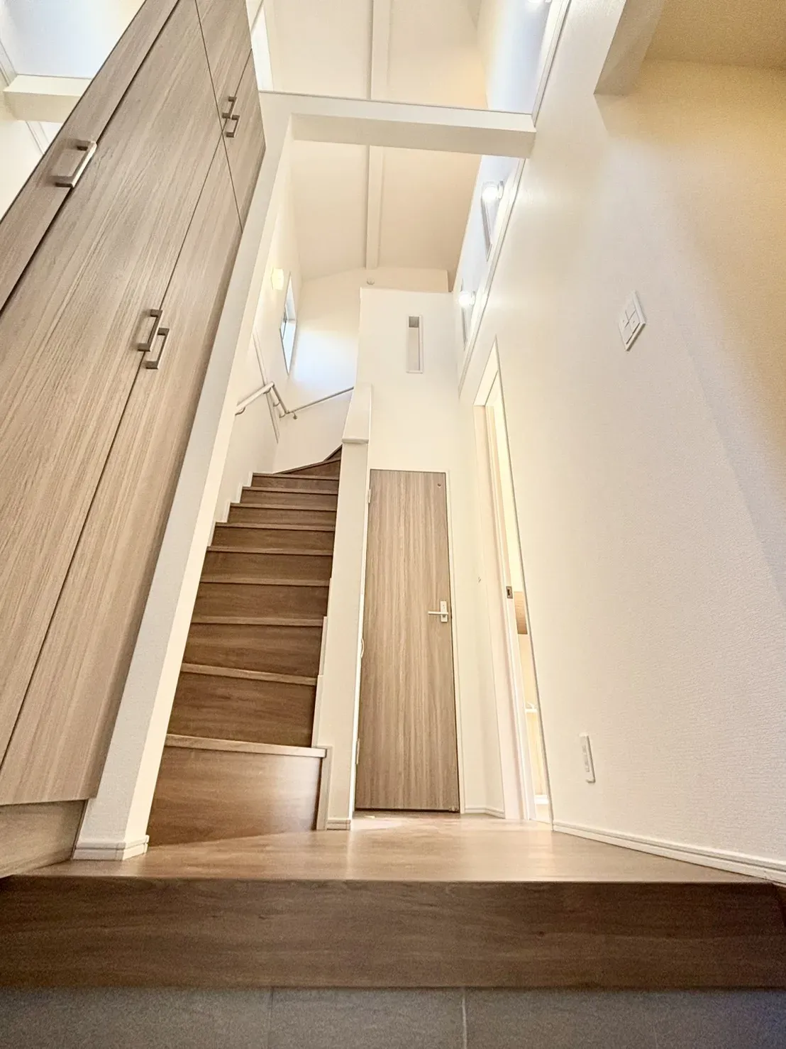 ②号棟玄関吹き抜け