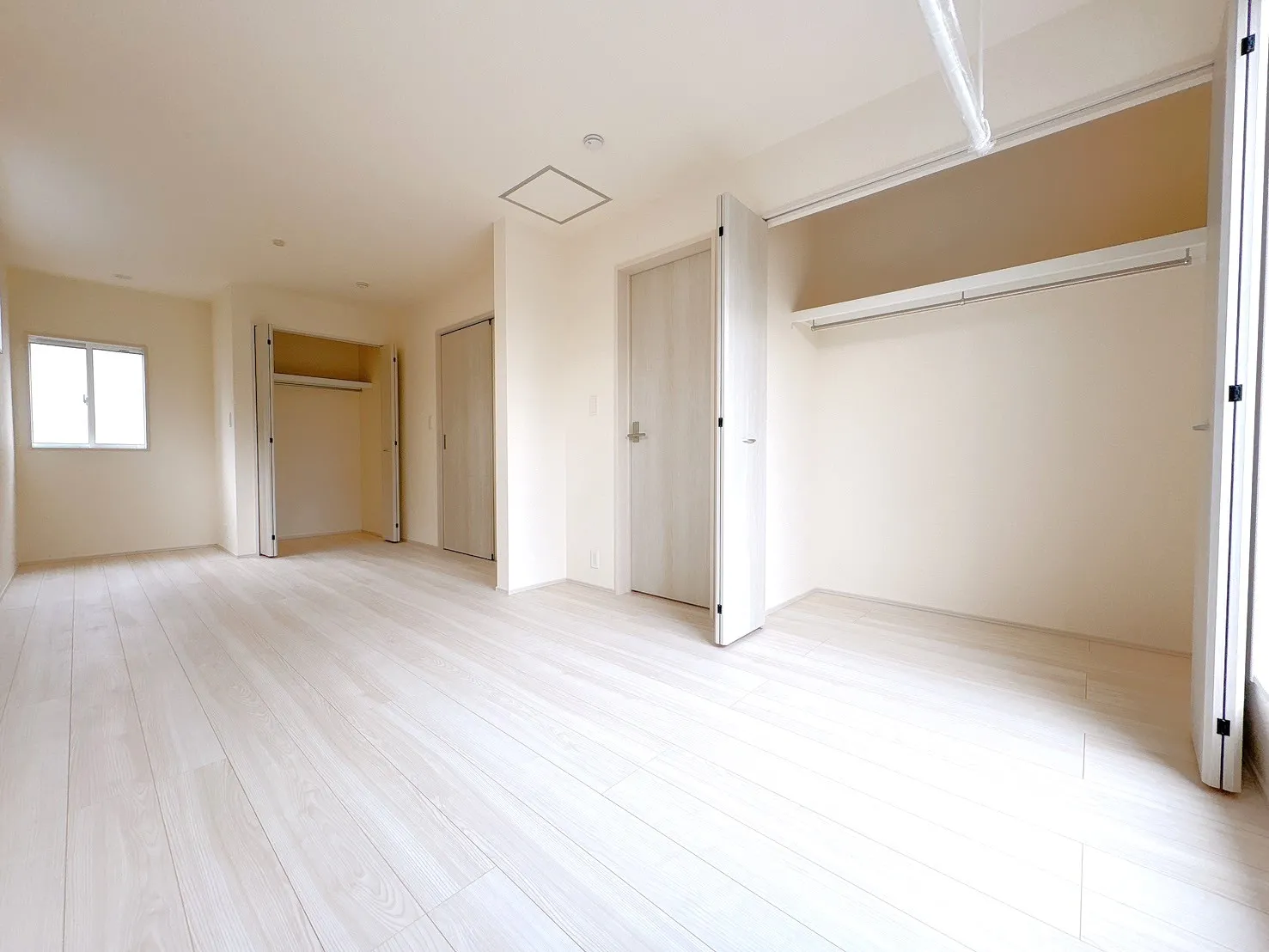 【洋室(10.5帖)】将来こども部屋として1部屋を2つの部屋にアレンジできるフレキシブルルーム(10.50帖)※将来2部屋として利用の場合、間仕切壁工事は有償となります。