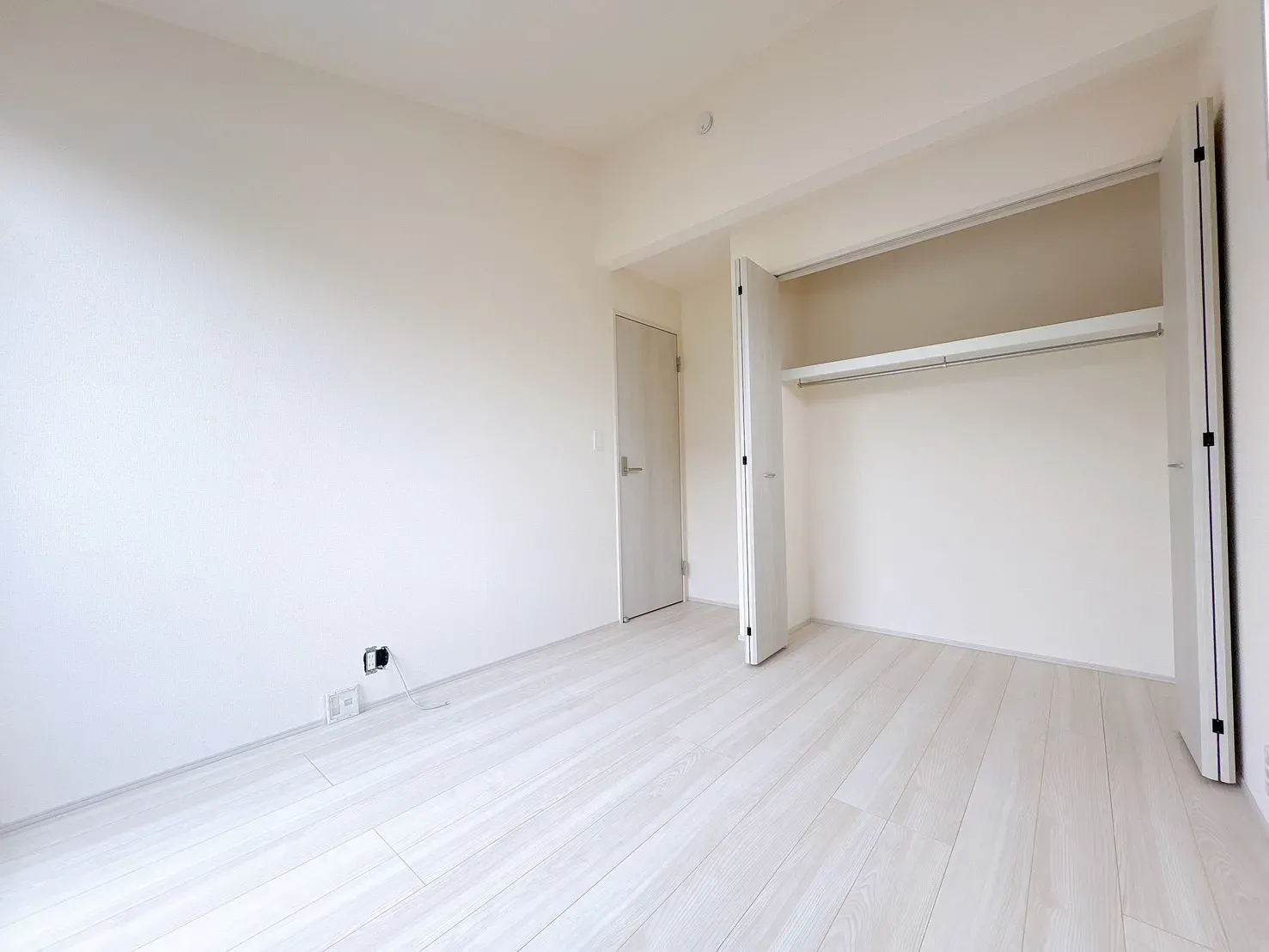 【クローゼット】全居室収納を設けることで、デットスペースを減らし居住空間を最大限に活用!家族それぞれの荷物をすっきり収納可能◎