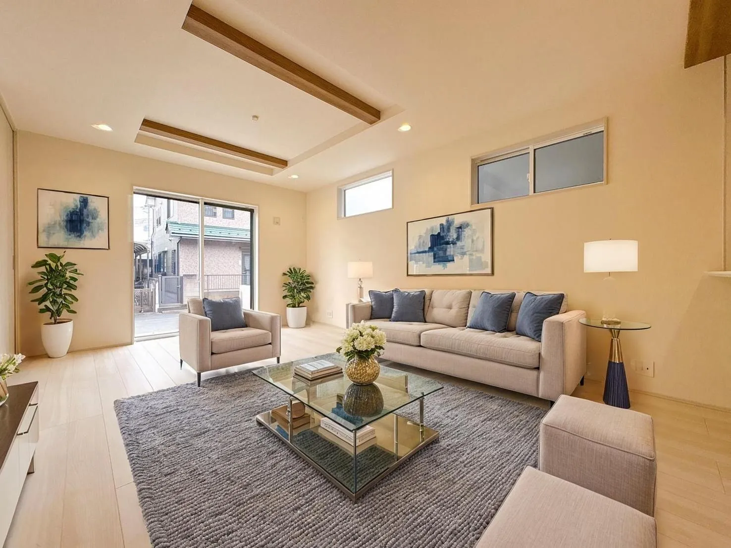 【リビング】ゆったりリビング!シャッター、折上天井と設備も充実です♪