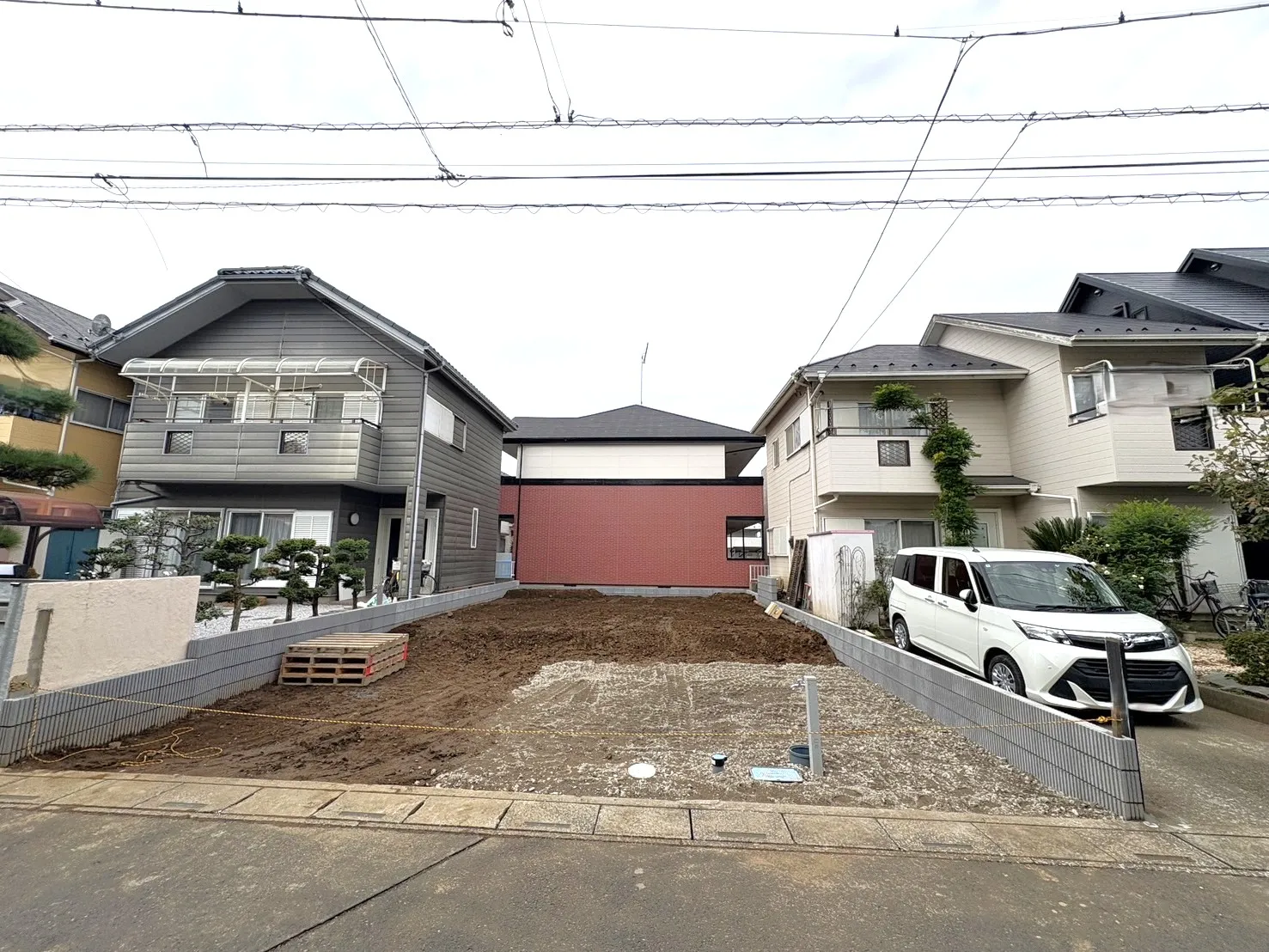 【販売現地】カースペース並列3台確保♪(1台小型)