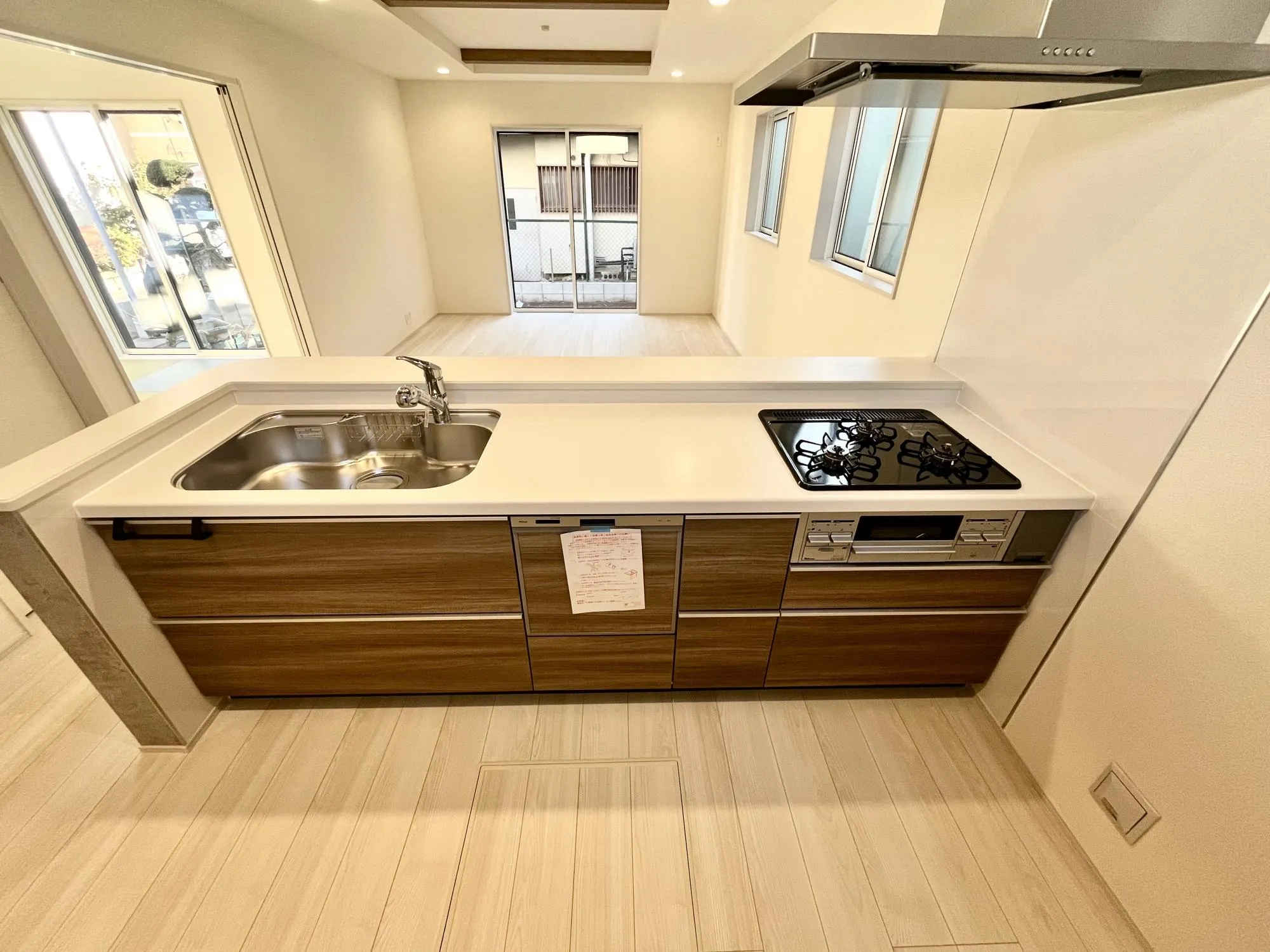 料理中も会話の弾むフルオープンカウンターキッチン