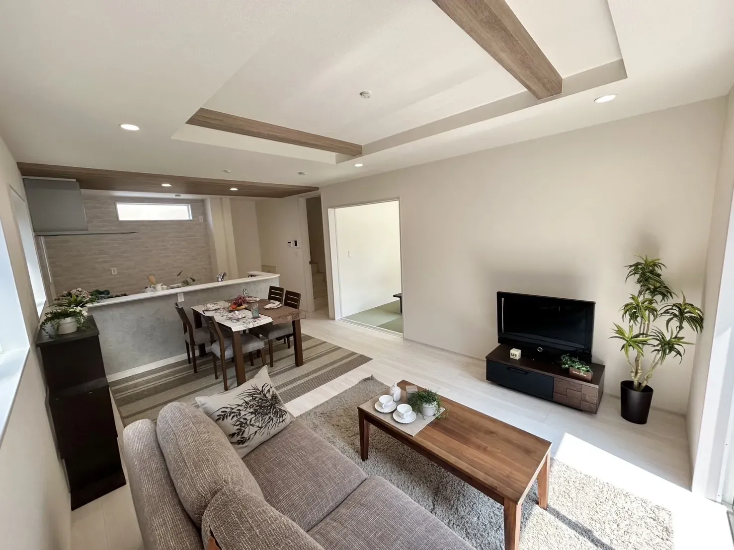 LDK　家具付の販売ではありません。