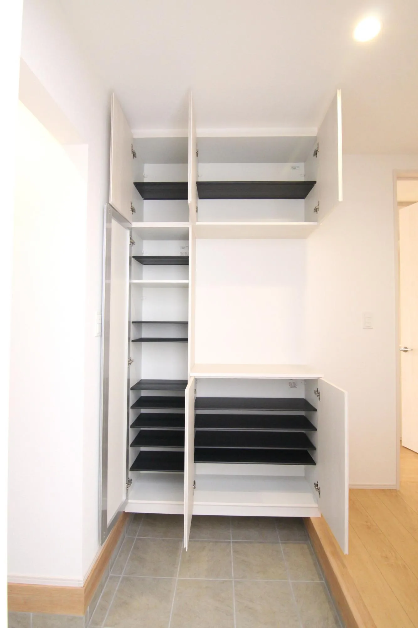 【玄関収納内側】【1号棟】