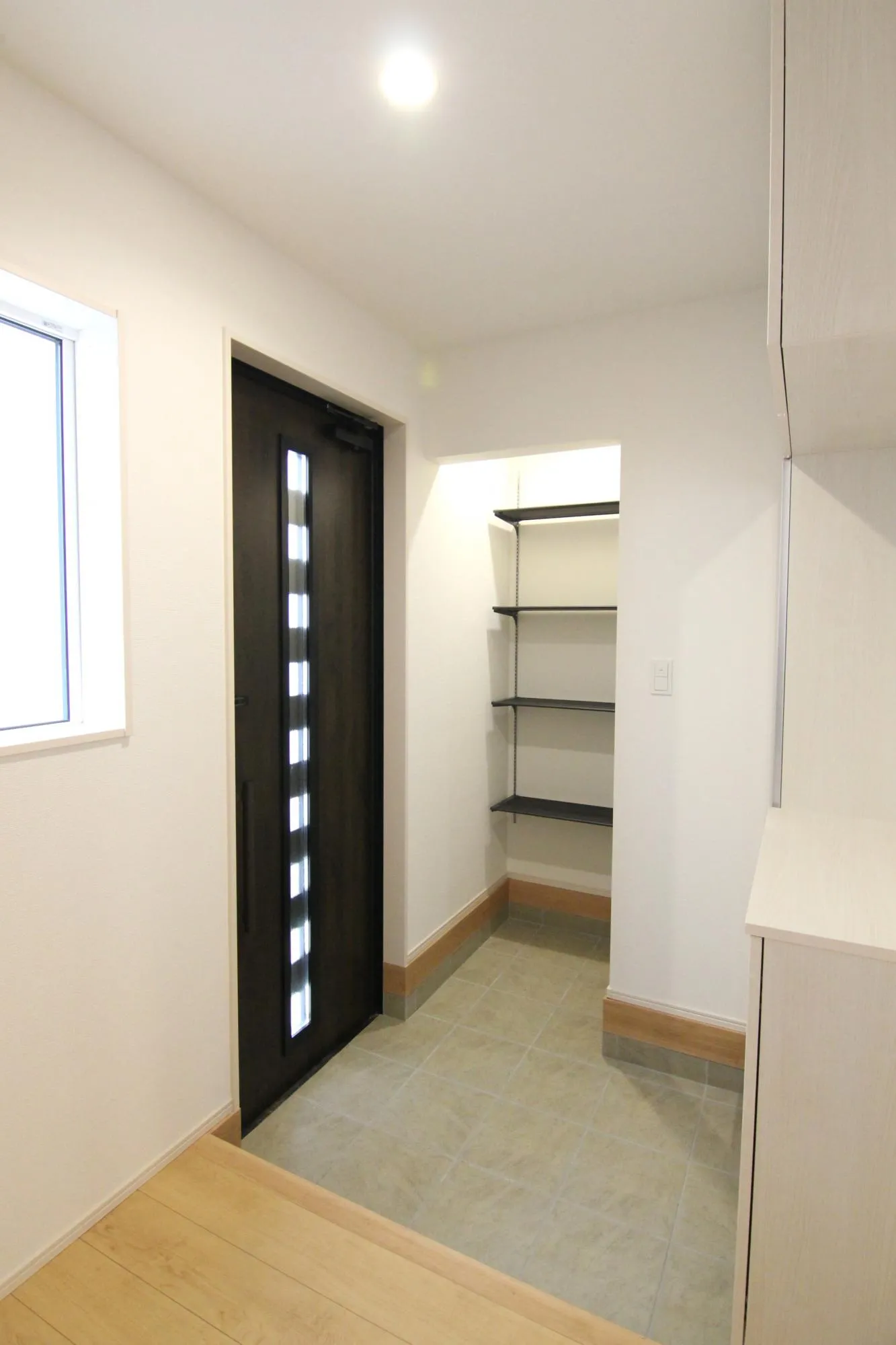 【玄関】【1号棟】