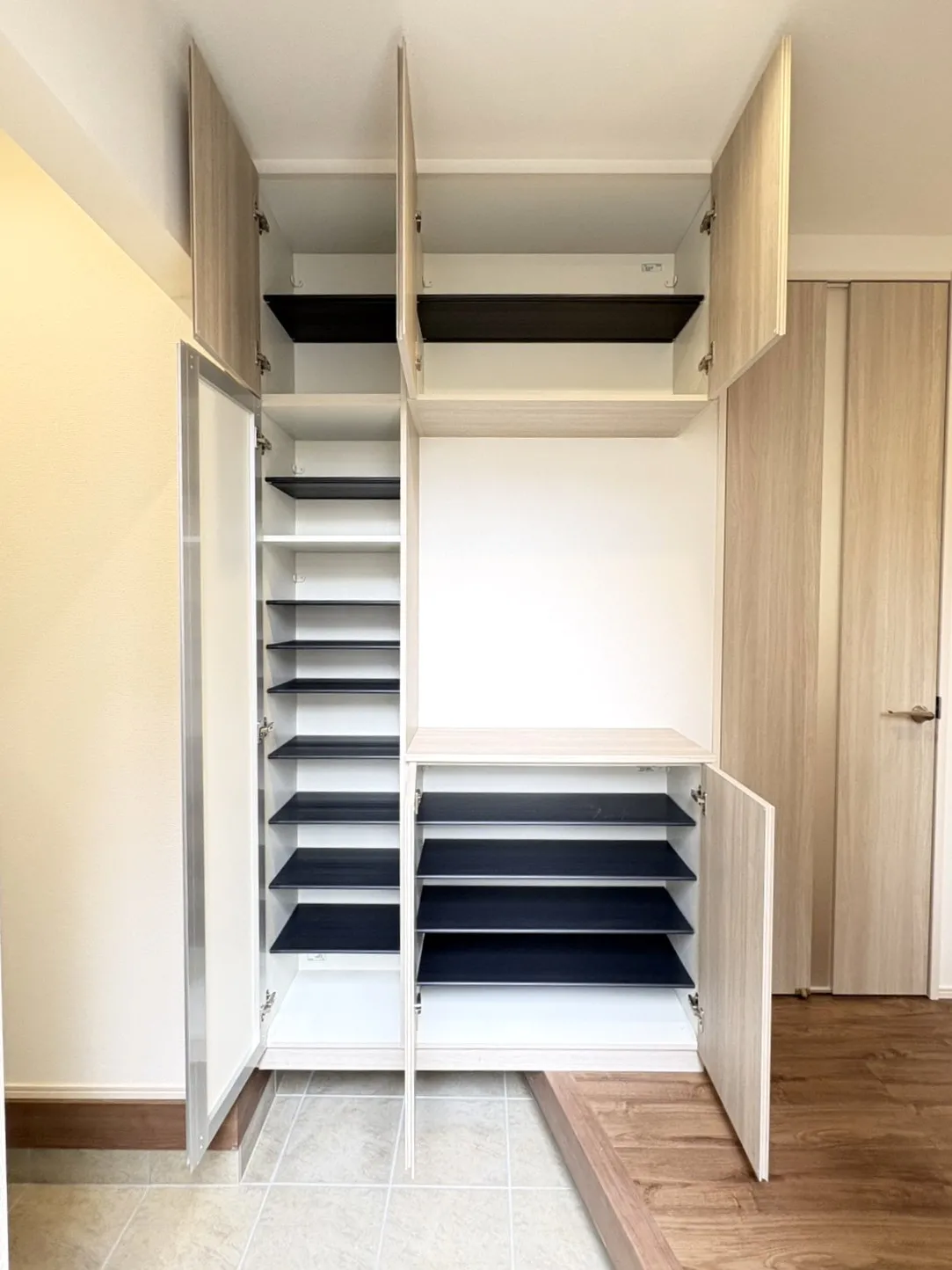 【玄関収納内側】【2号棟】