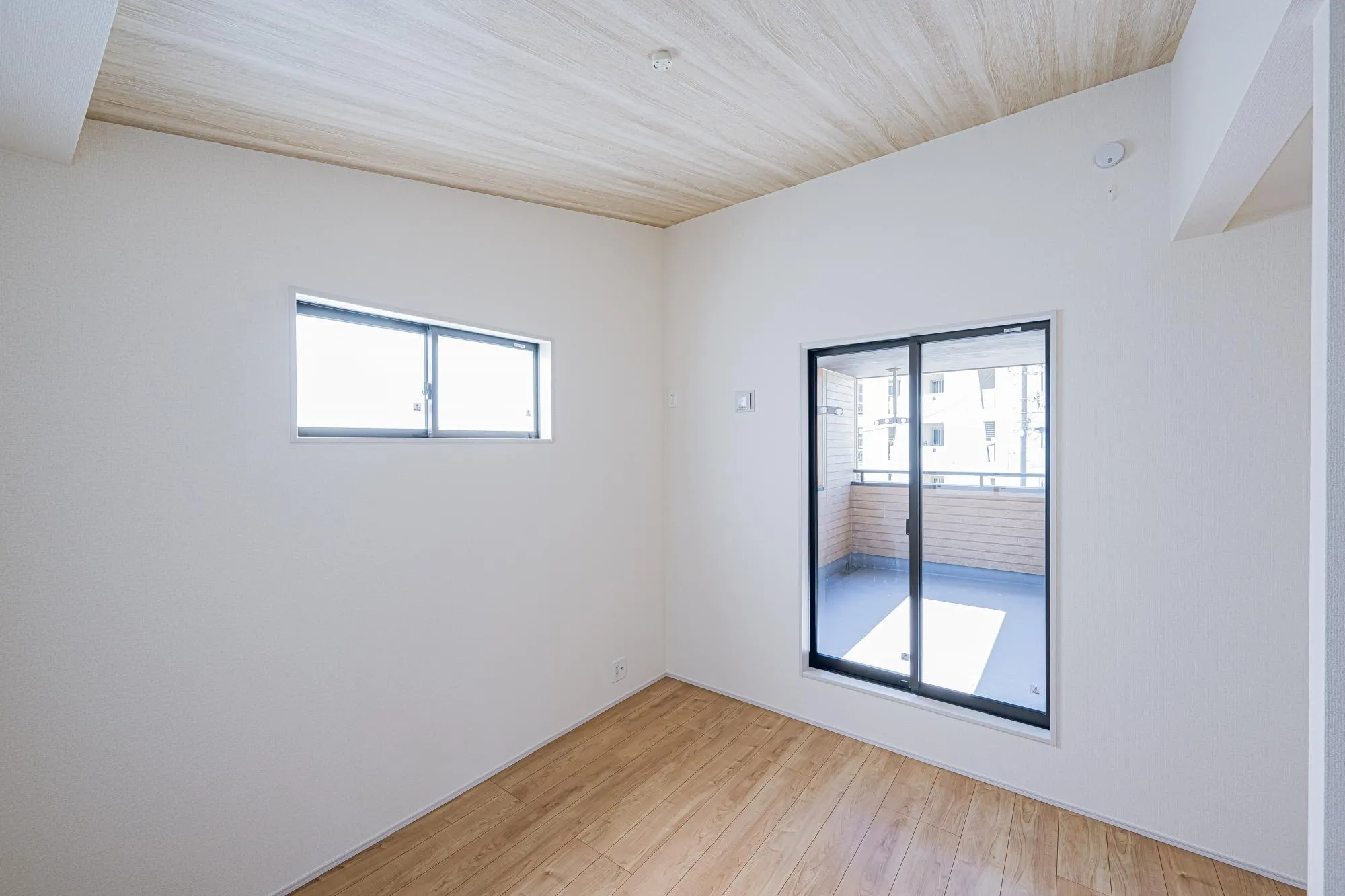 1号棟:洋室5.46帖　勾配天井