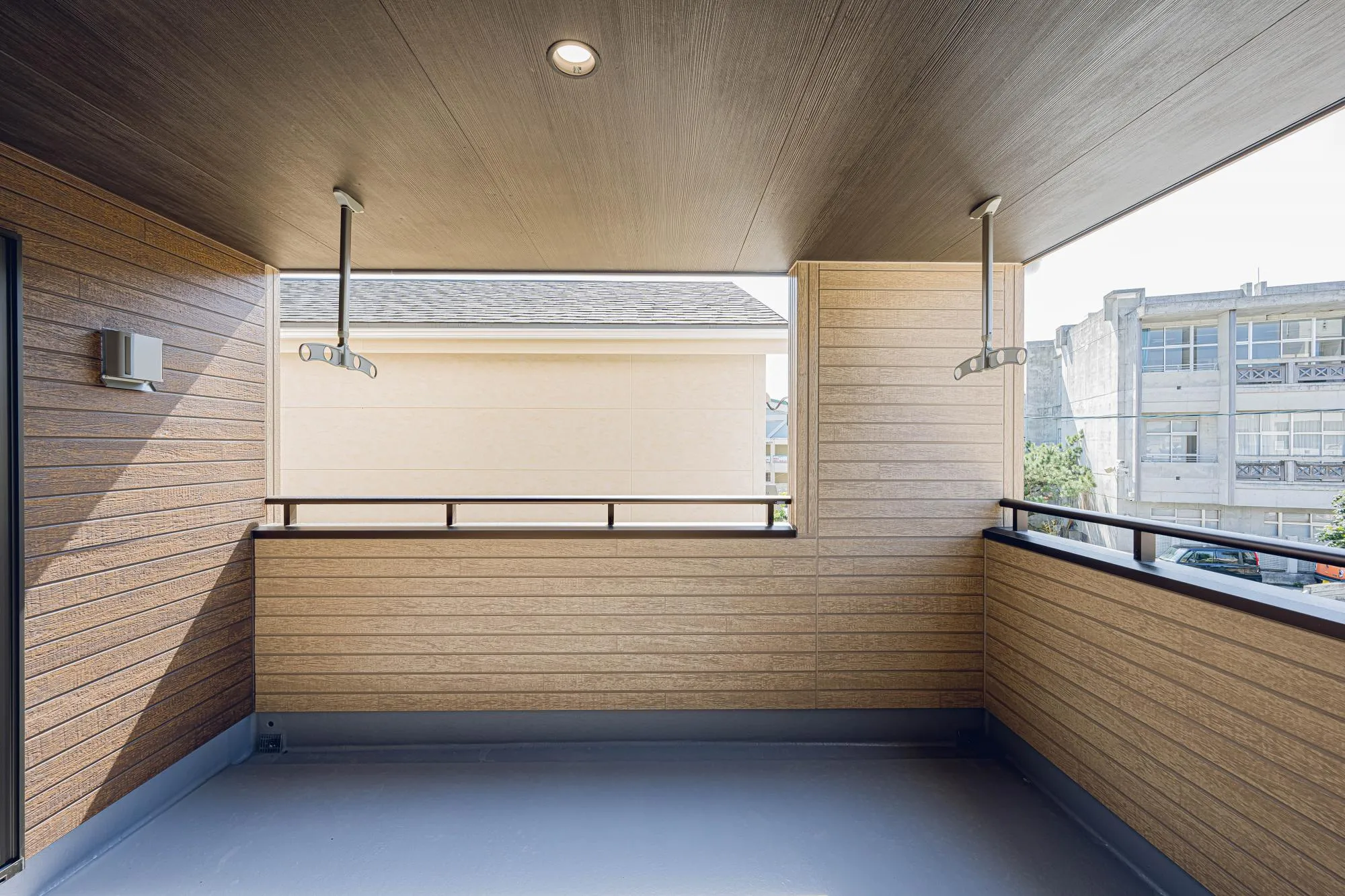 1号棟:2つの部屋にまたがるインナーバルコニー