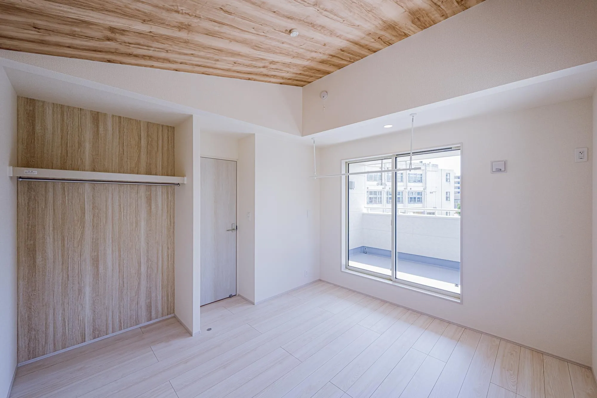 2号棟:洋室6.88帖　勾配天井