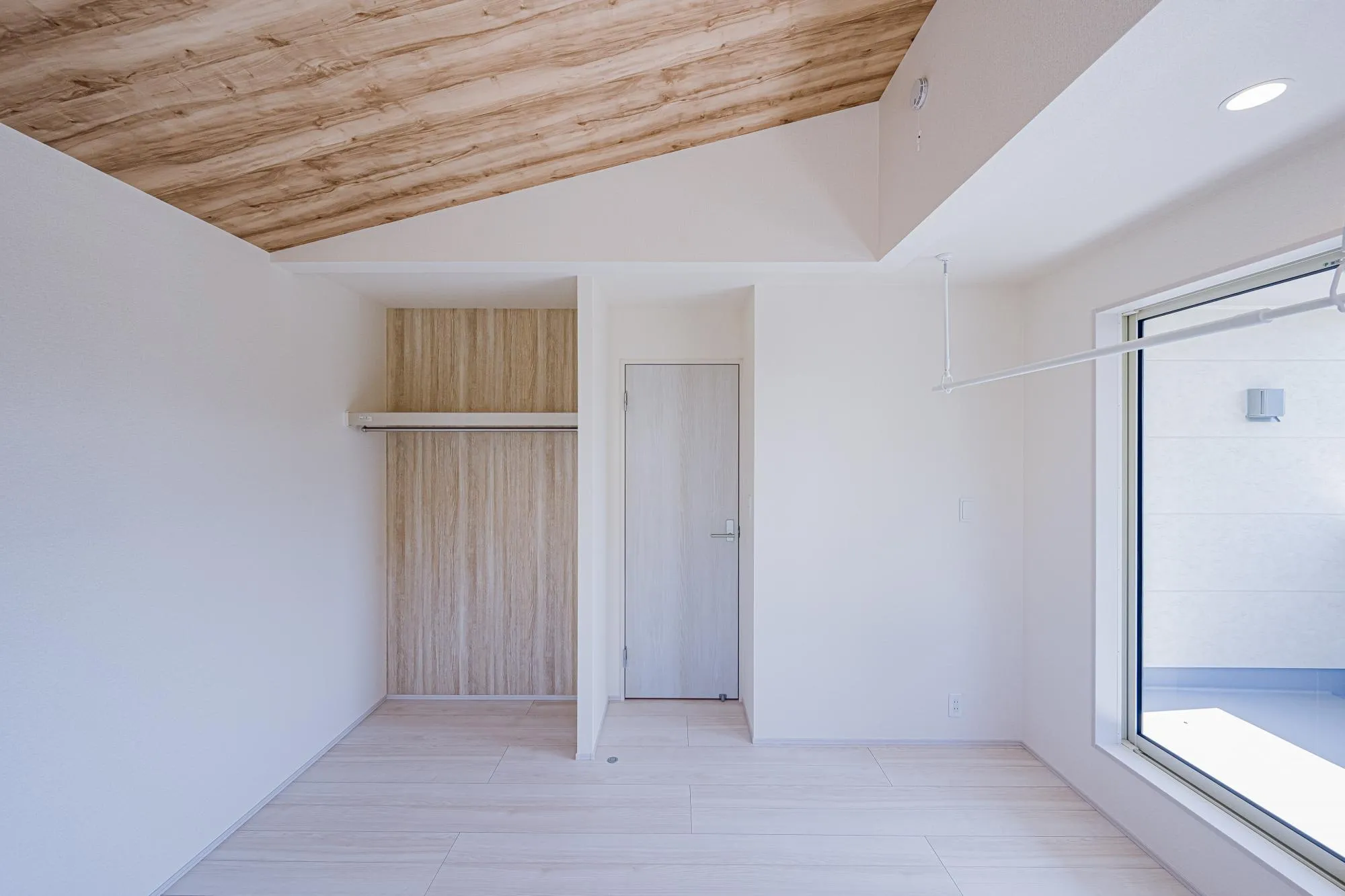 2号棟:洋室6.88帖　勾配天井