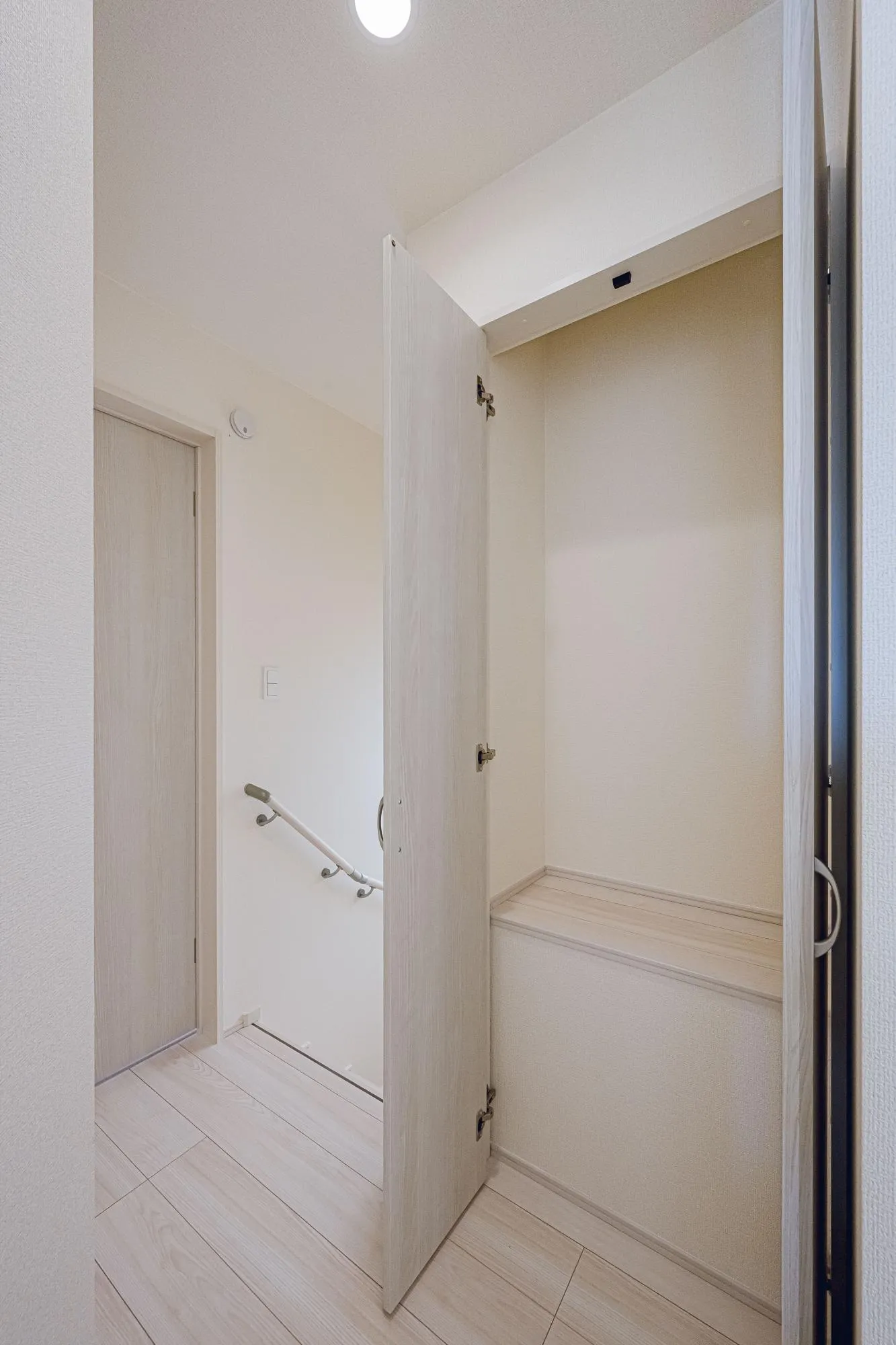 2号棟:廊下収納