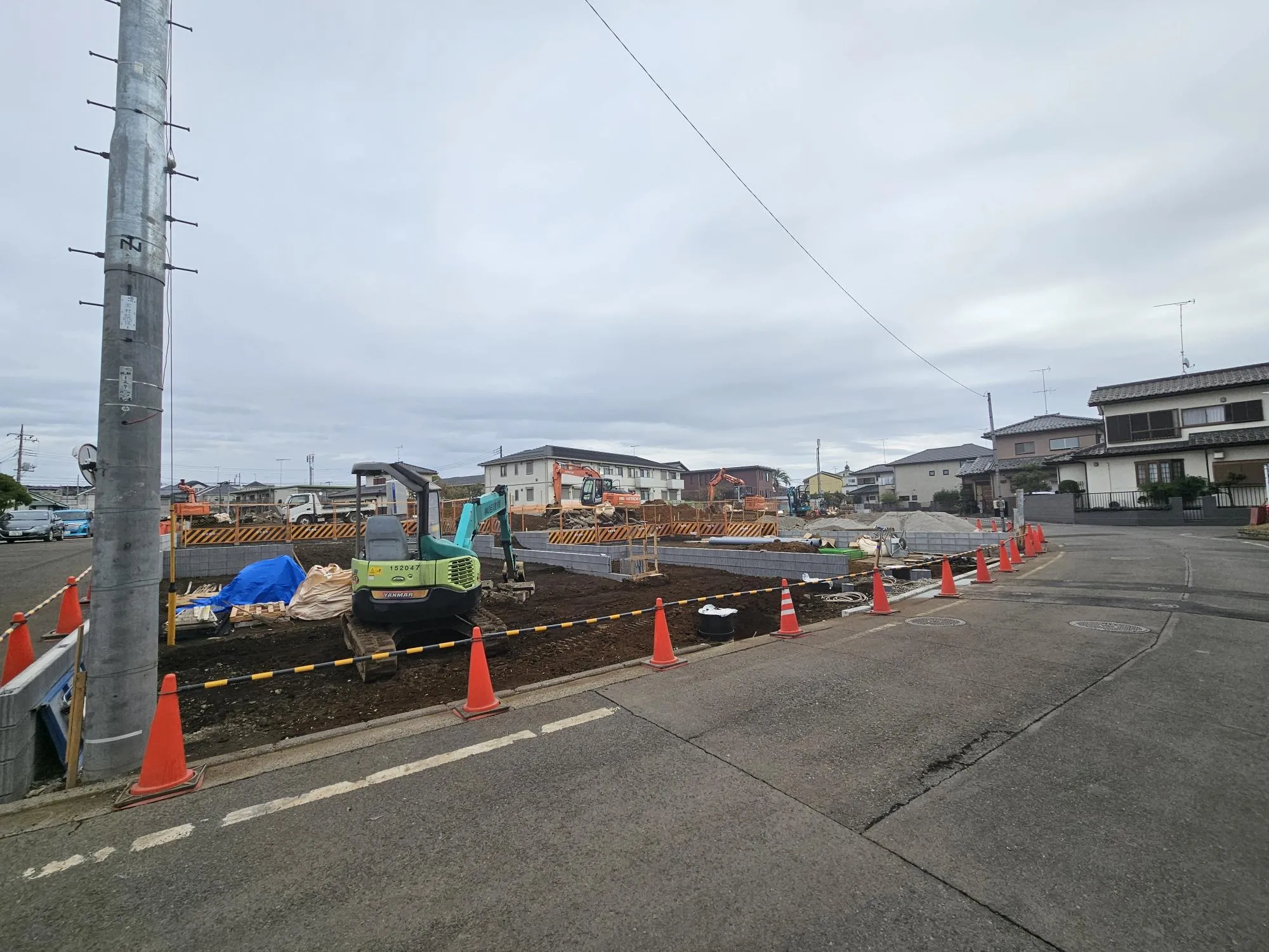 販売現地①②③(R7.11.23)
全22棟の大型分譲現場!
先行6棟販売いたします♪