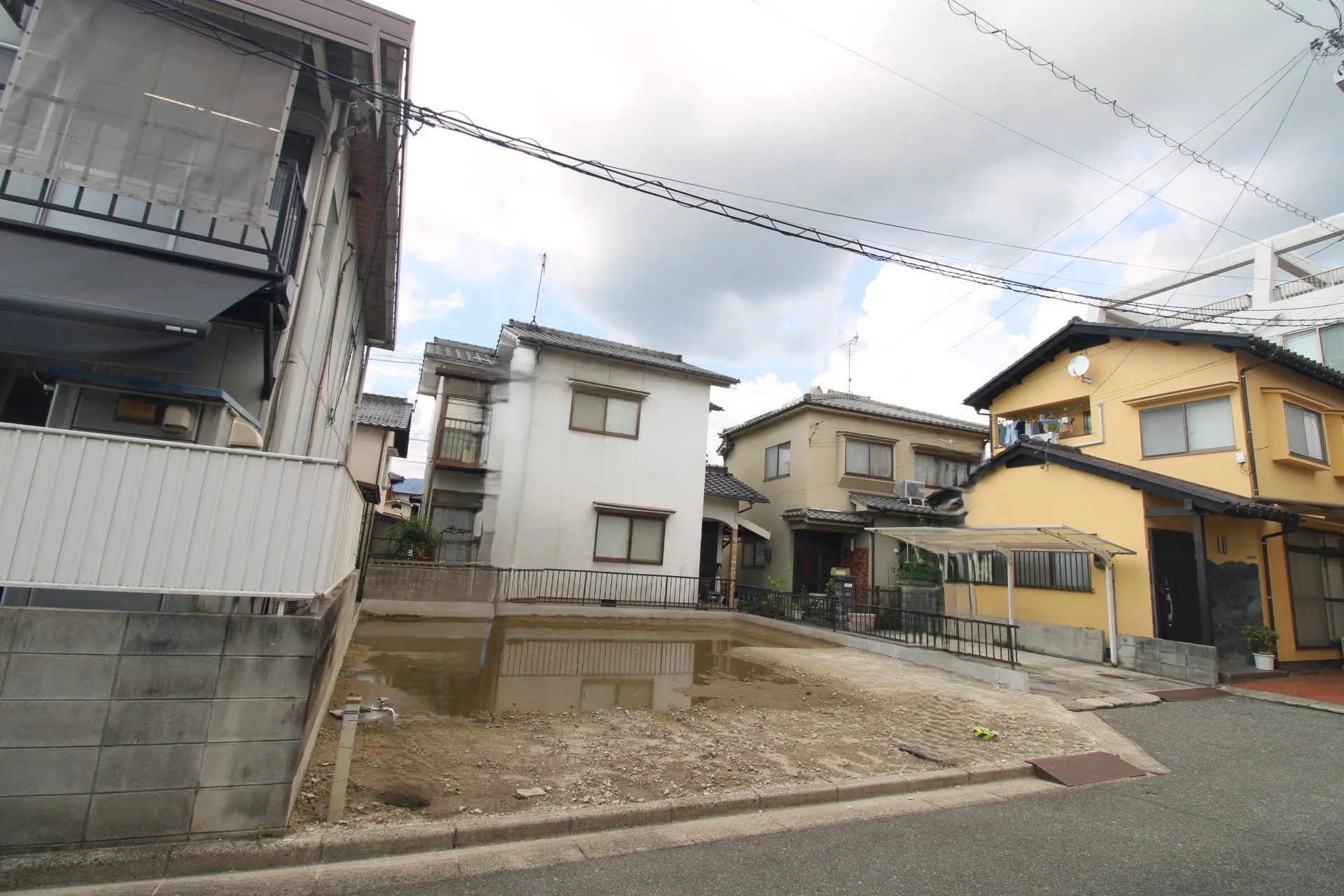 前面道路から見た宅地