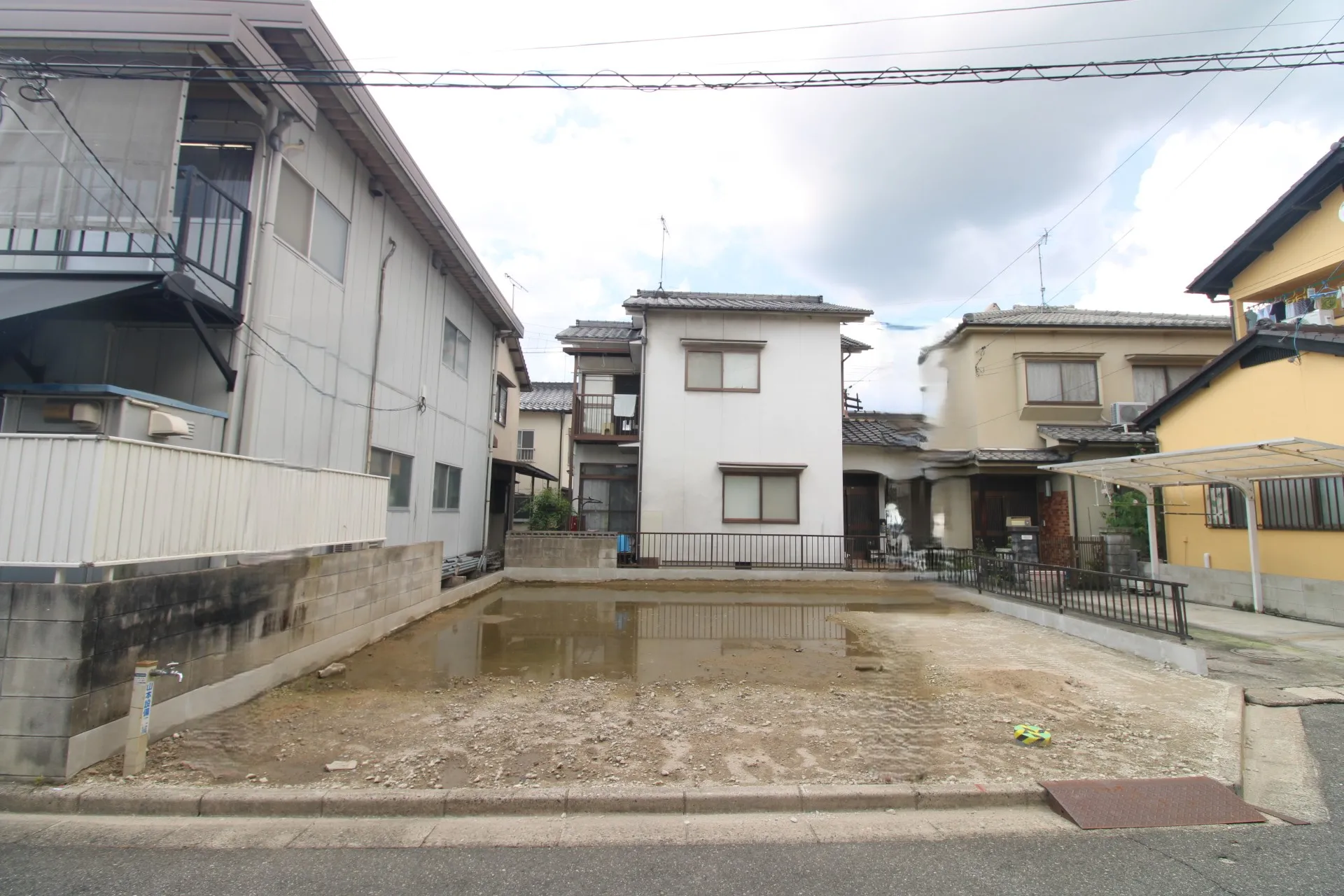 前面道路から見た宅地