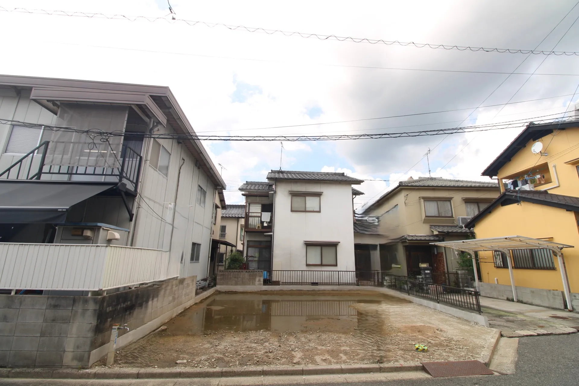 前面道路から見た宅地