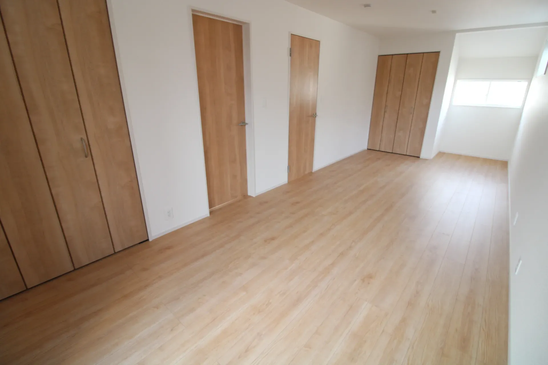 洋室(6.0帖+5.25帖)