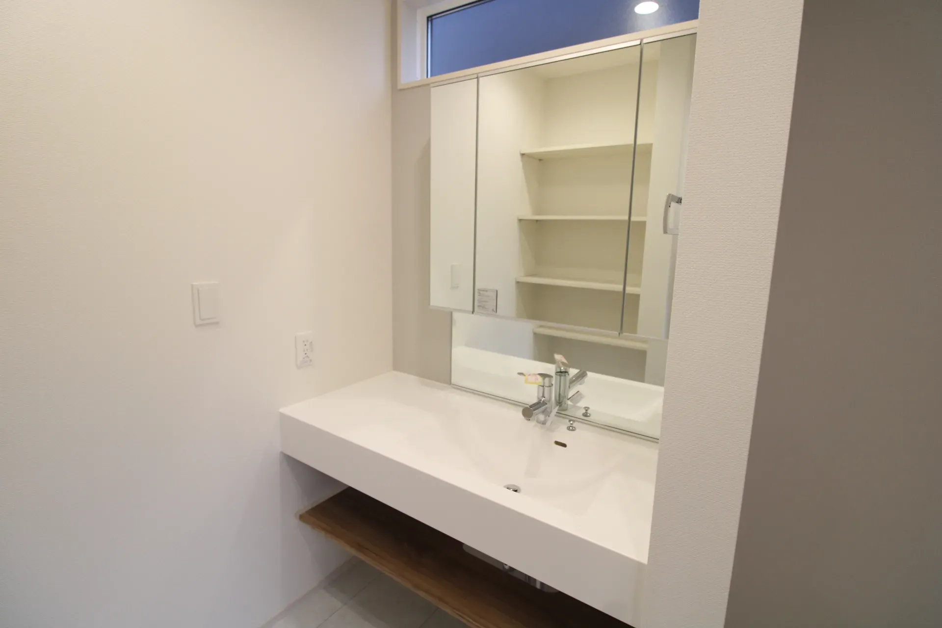 洗練されたデザイン+フルフラットでお手入れ簡単です!