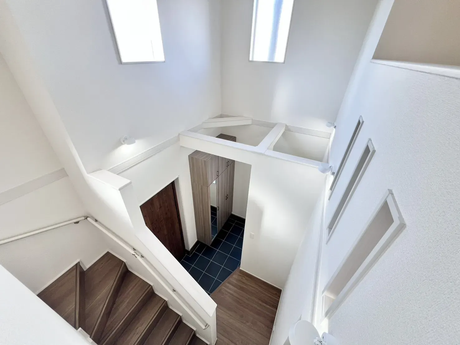 ①号棟玄関吹き抜け