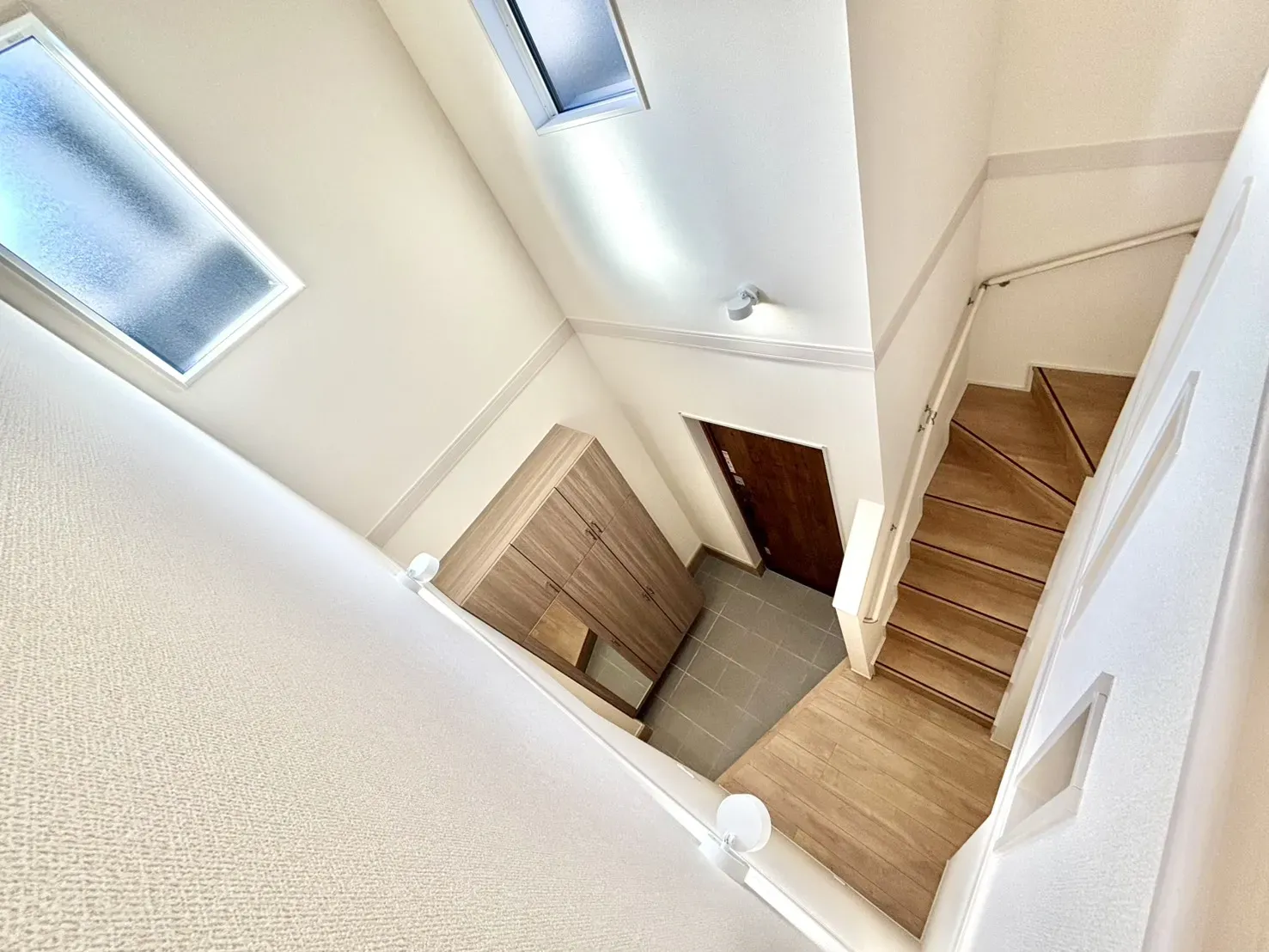 ②号棟玄関吹き抜け