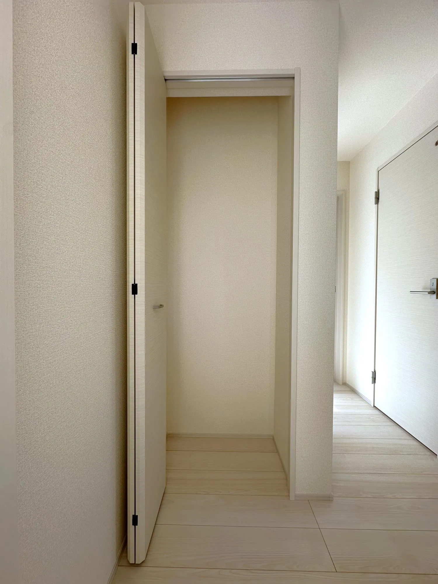 ①　2階廊下収納