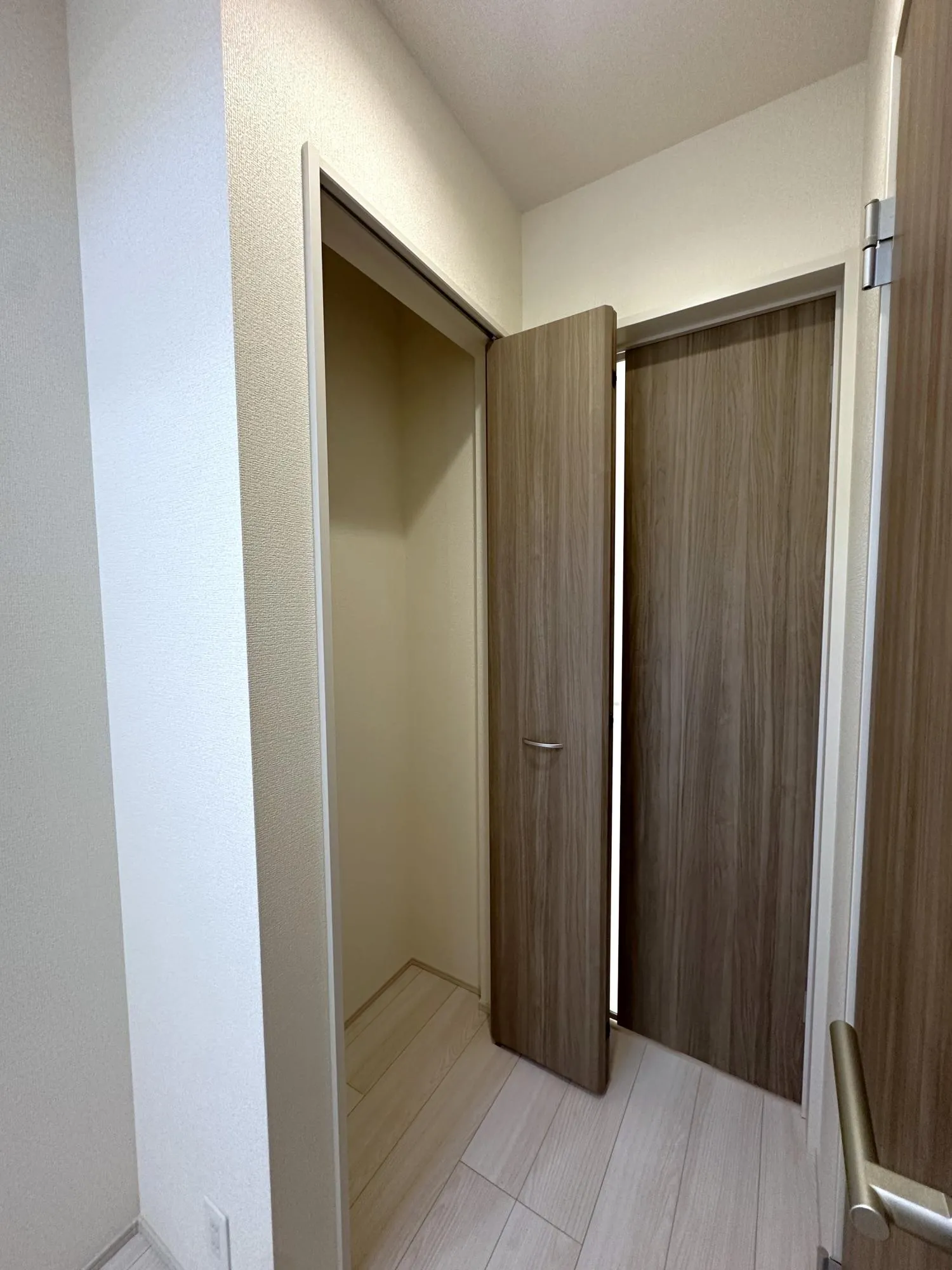 ②　1階廊下収納