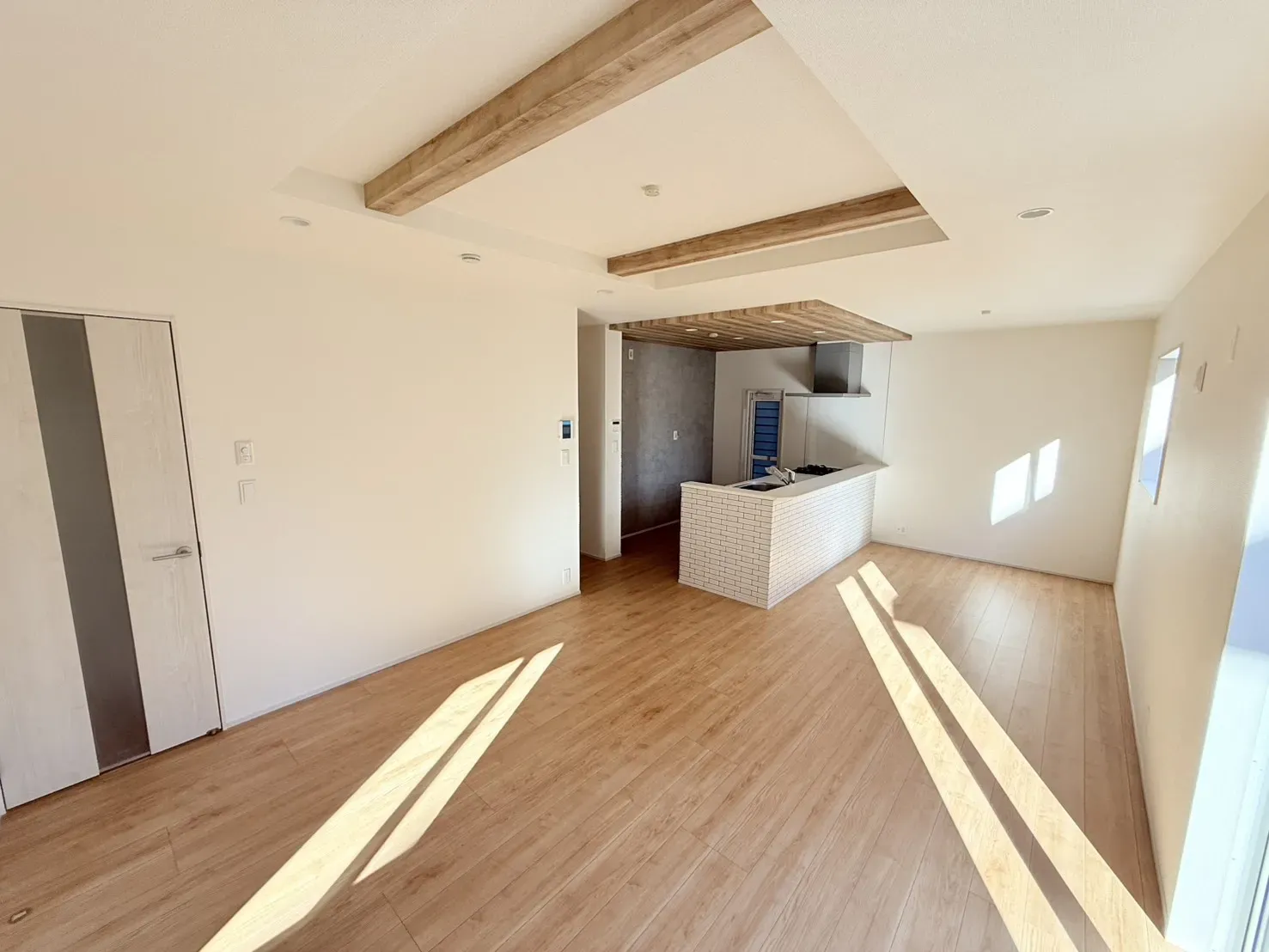 【リビングダイニング】