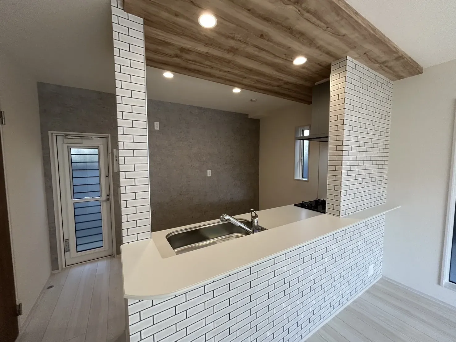 【①号棟キッチン】