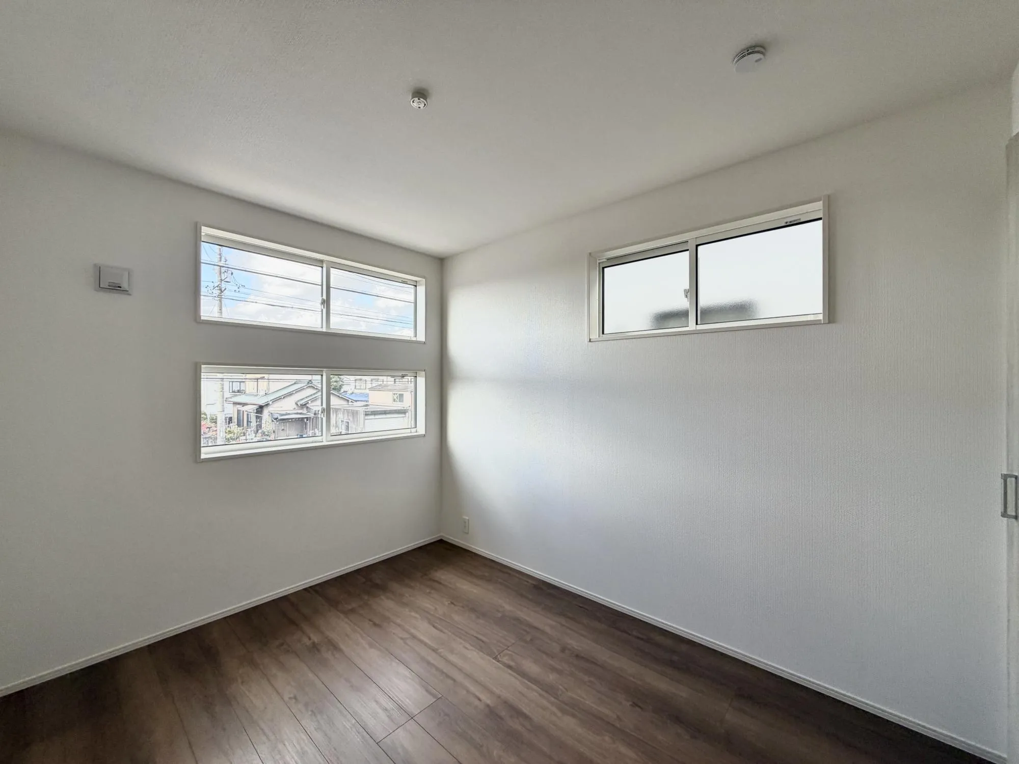 【洋室1号棟5.25帖】ベッド・机が無理なく配置でき、成長に合わせて使える子供部屋にちょうどいい広さ。