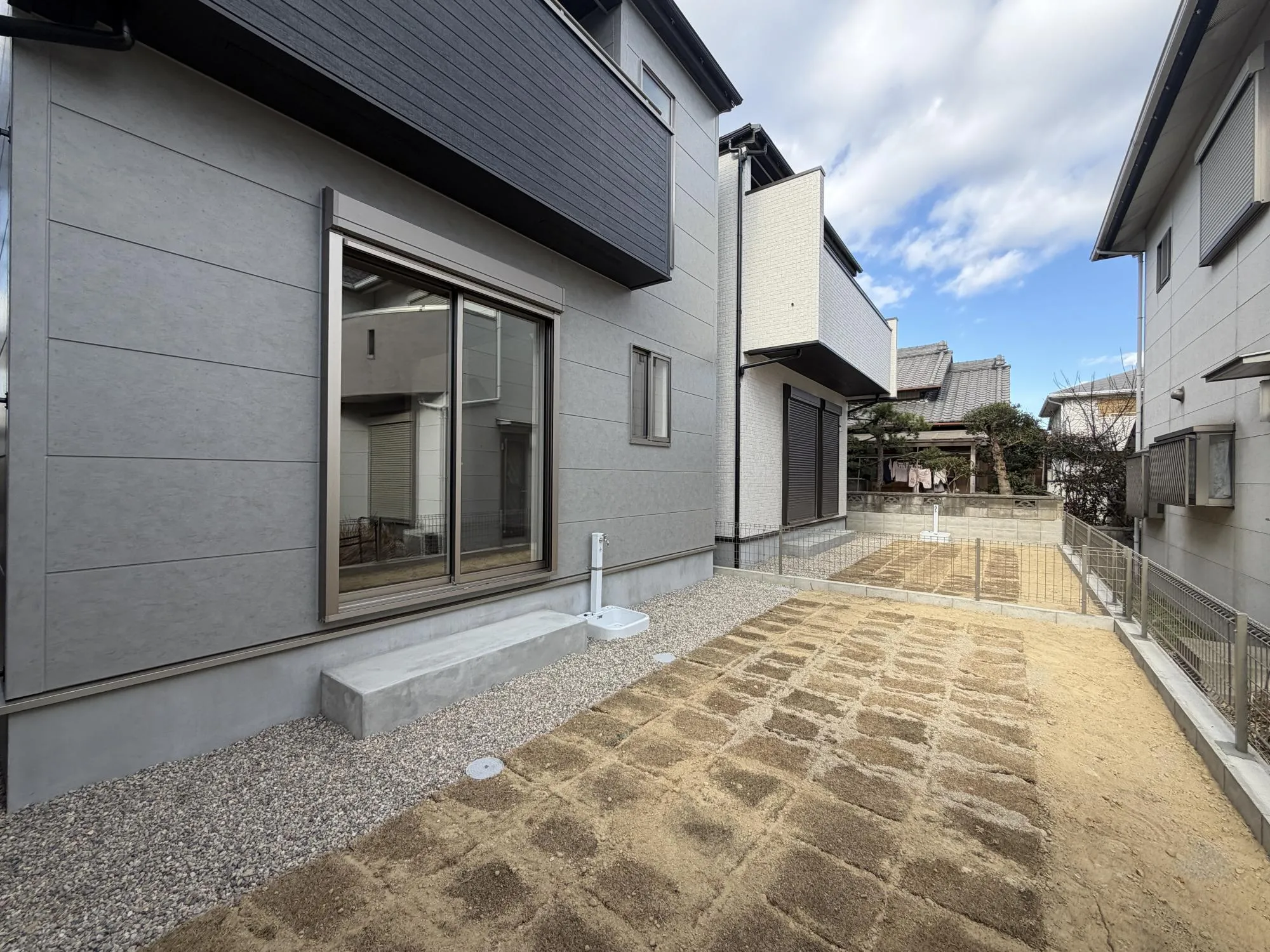 【庭1号棟】子供の遊び場やBBQもできるうれしい南側庭先4mの庭