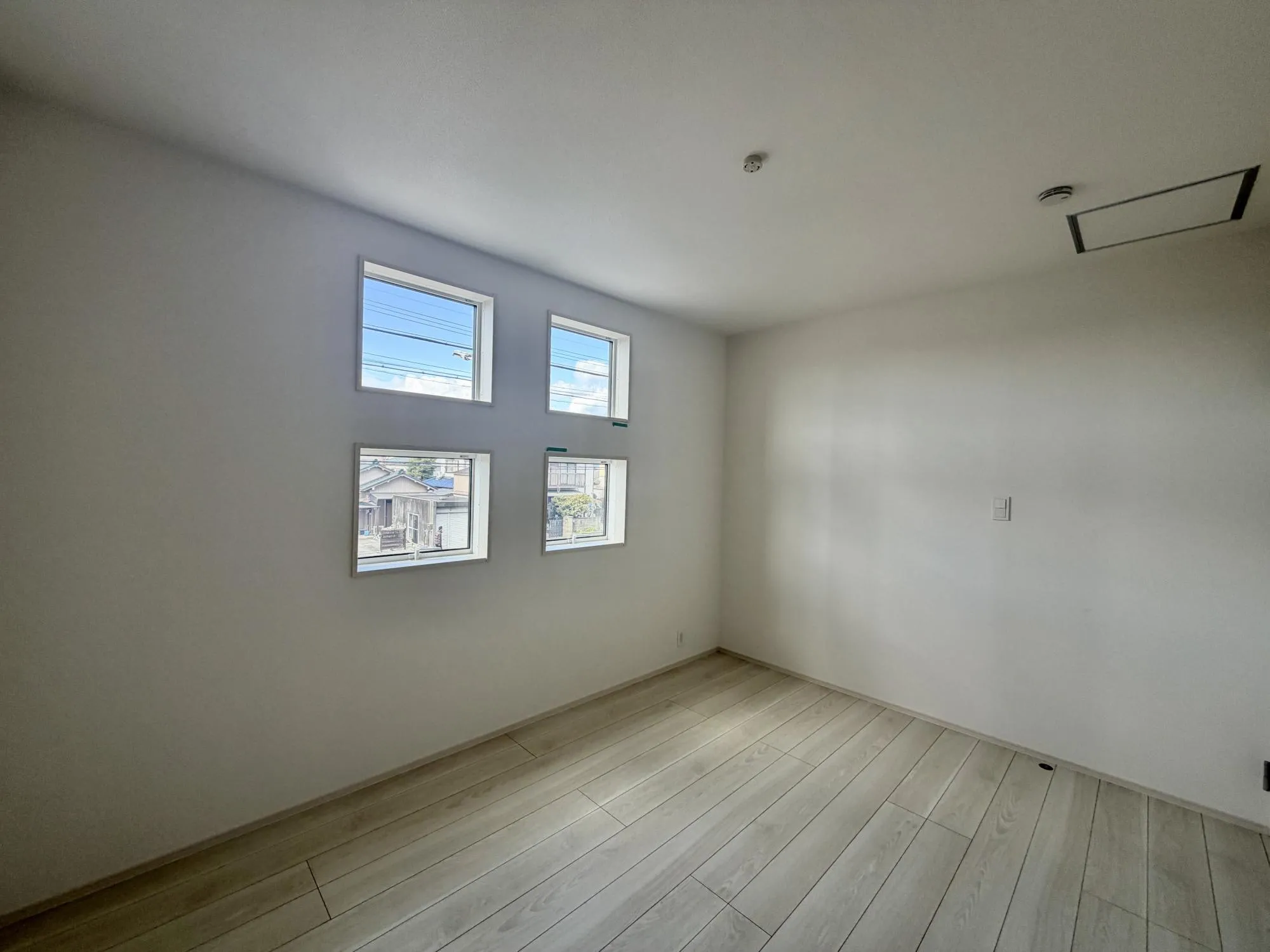 【洋室2号棟6帖】在宅ワークや趣味部屋にも対応。集中できる個室としても程よい広さで快適。