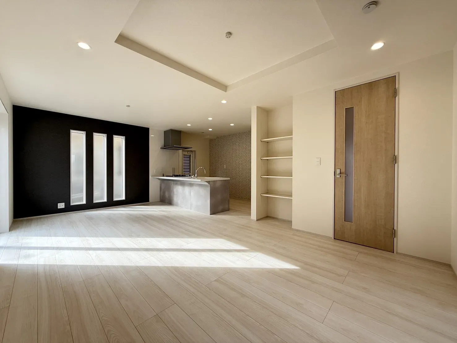 【LDK18.25帖】
折上天井で開放感とデザイン性アップ!