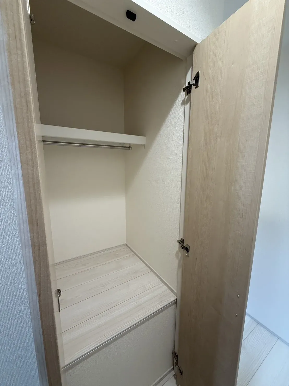 【収納】
5.5帖の洋室の前に収納スペースがあります!