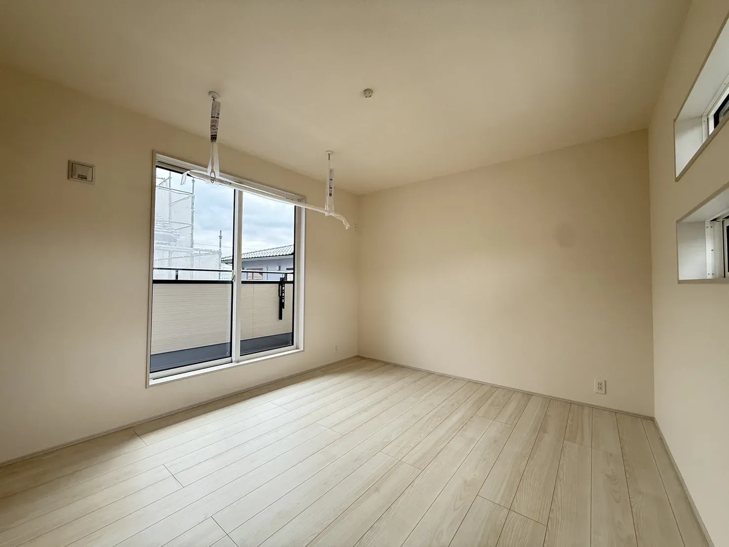 【7.0帖洋室】
室内物干し付きなので、雨の日でも安心です!