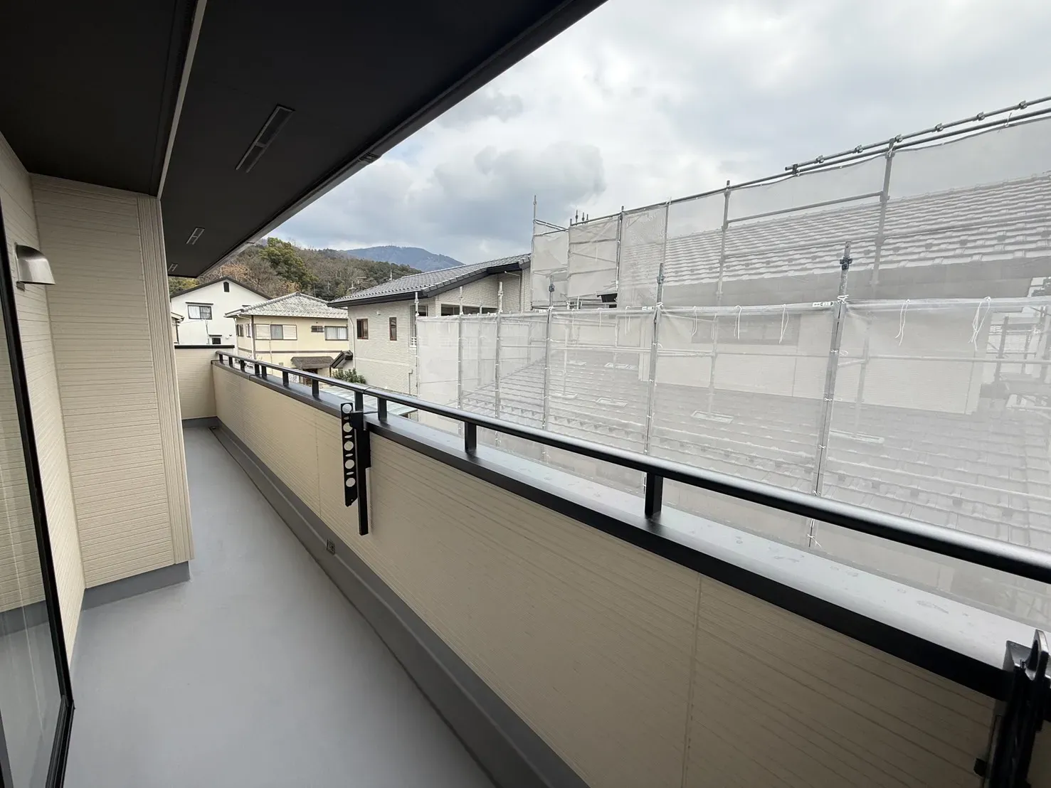 【バルコニー】
2階の洋室の2部屋から出入りする事が出来ます!