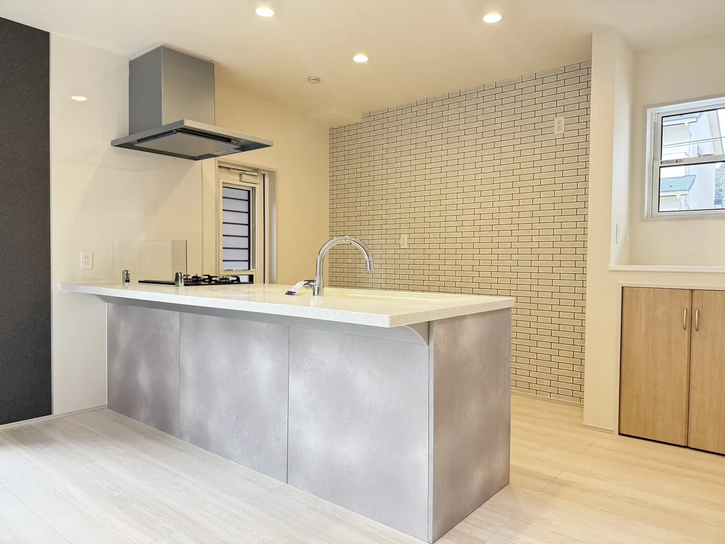 【キッチン】
対面式キッチンは家族と会話をしながら料理できます。