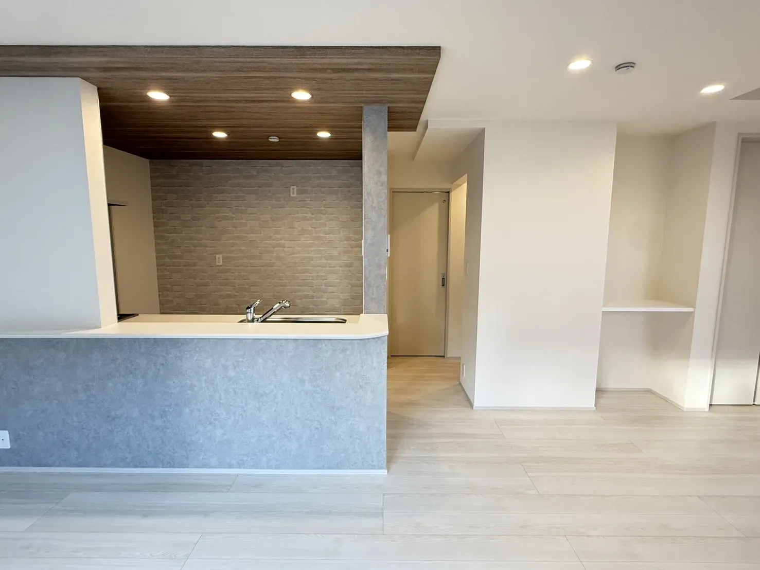 【キッチン】
対面式キッチンは家族と会話をしながら料理できます。