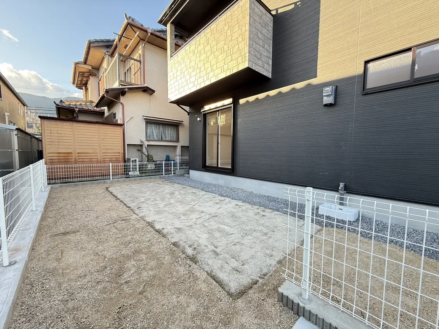 【庭】
南に日当たり良好な庭があり、家庭菜園にも最適です!