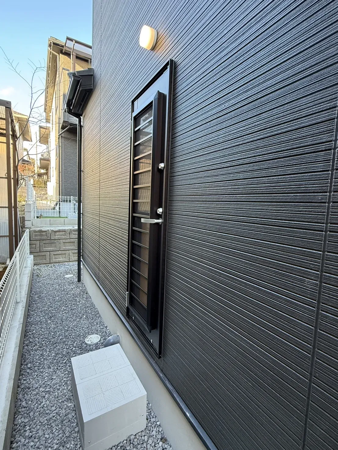 【勝手口】
キッチン横の西側に勝手口があります!