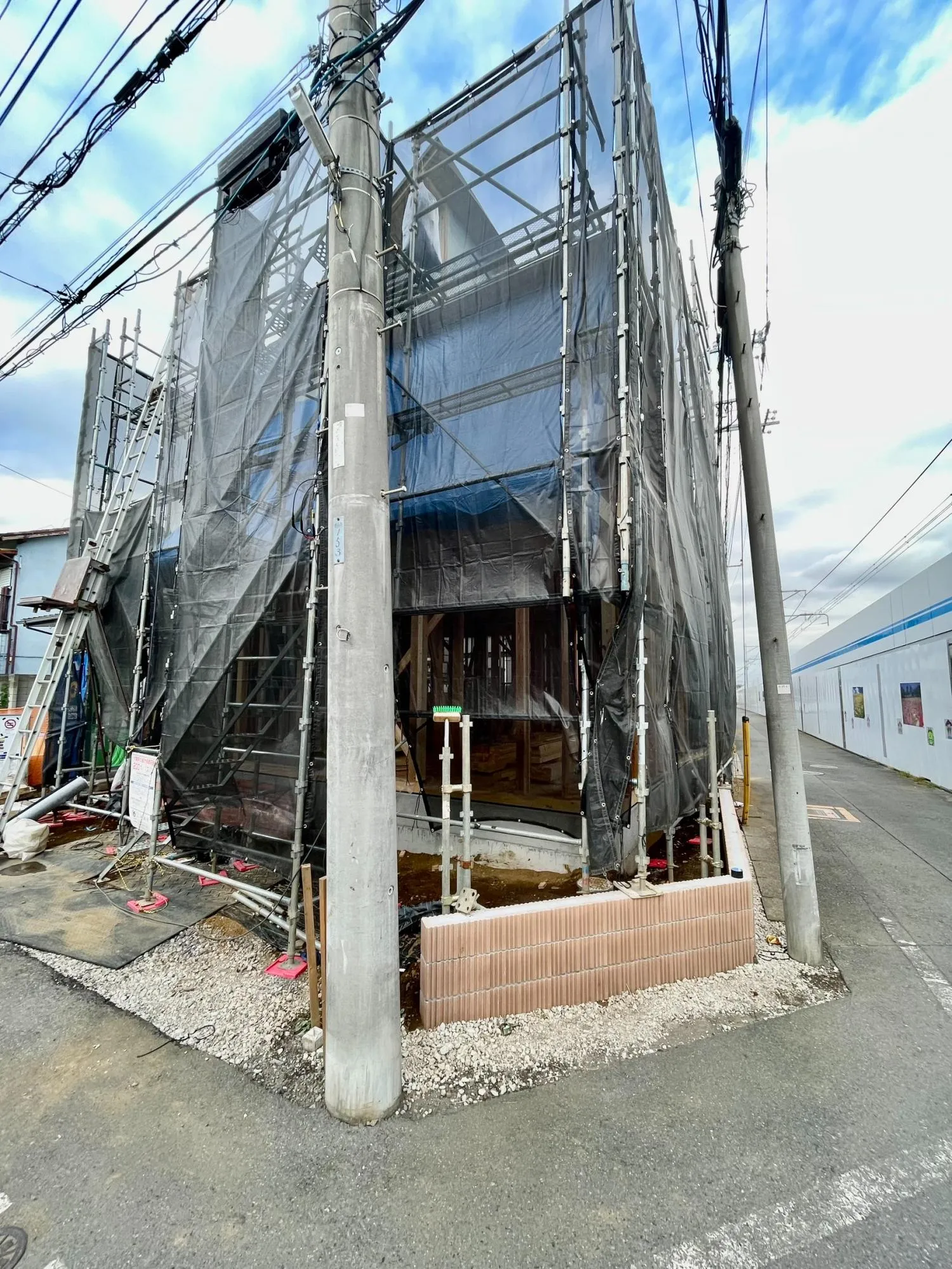 【外観　建築中】