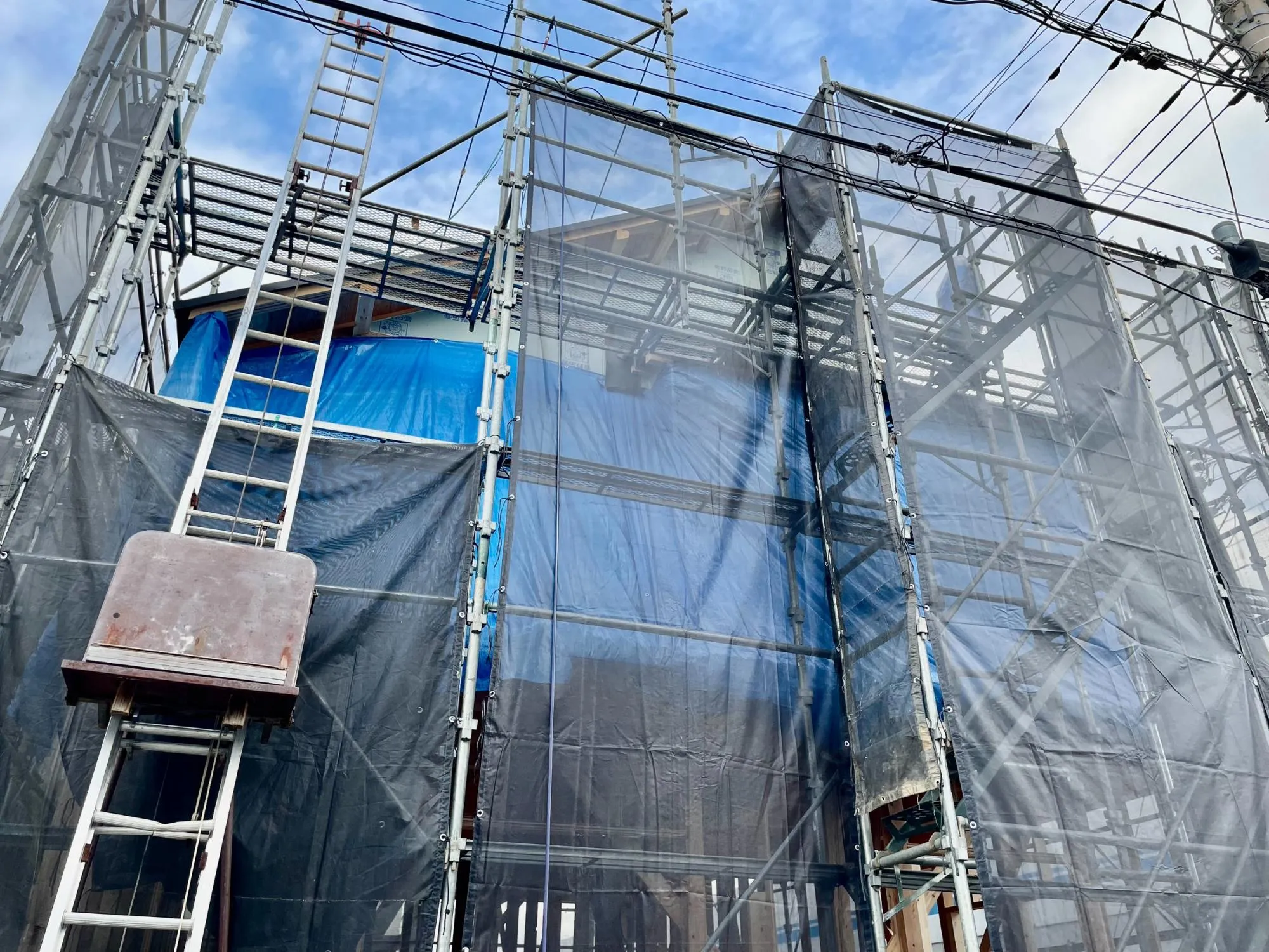 【外観　建築中】