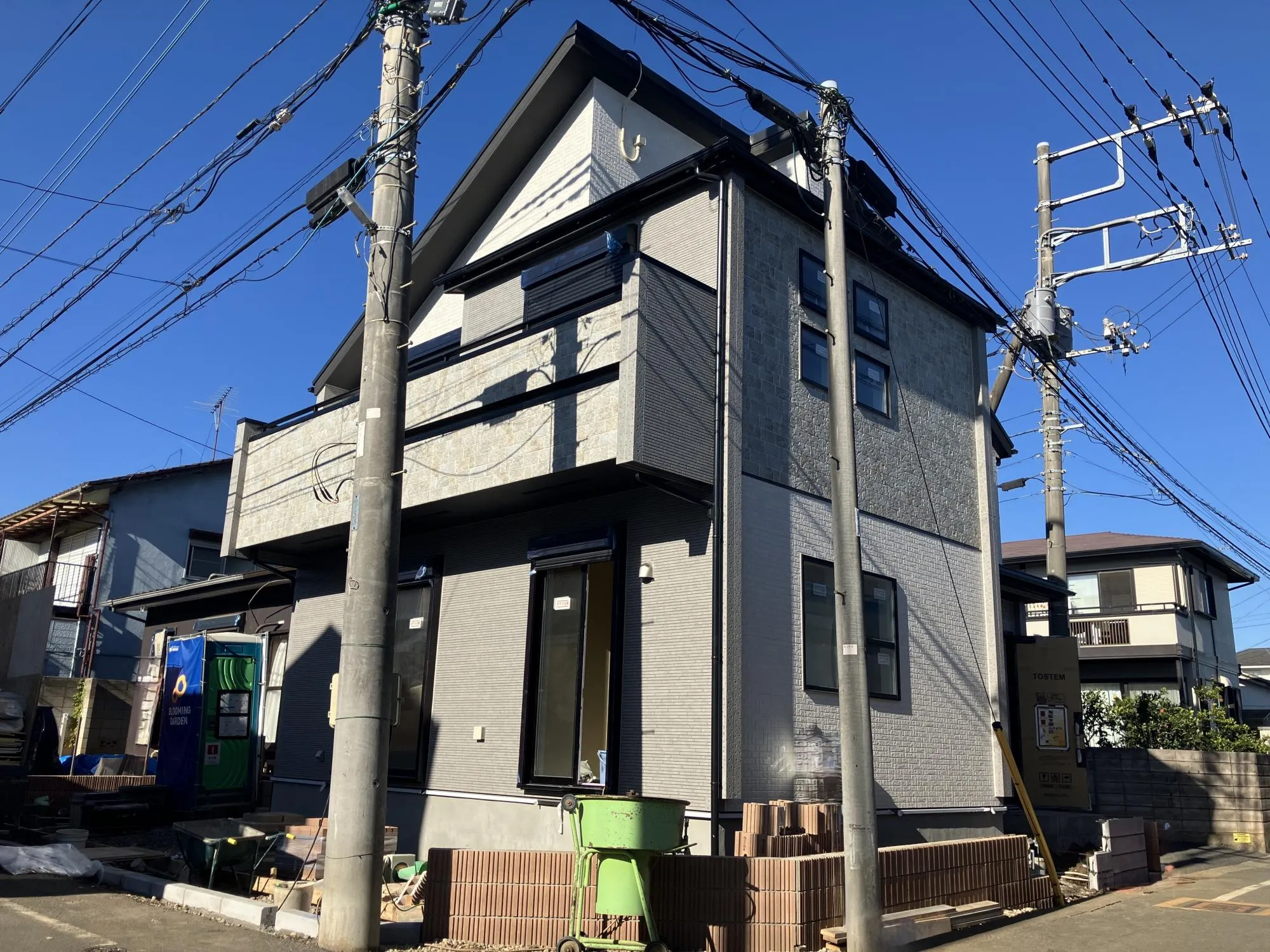 【外観　建築中】