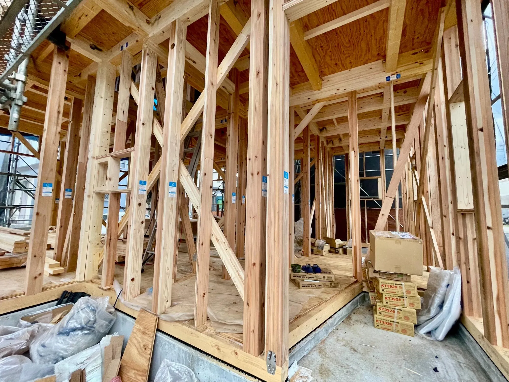 【外観　建築中】