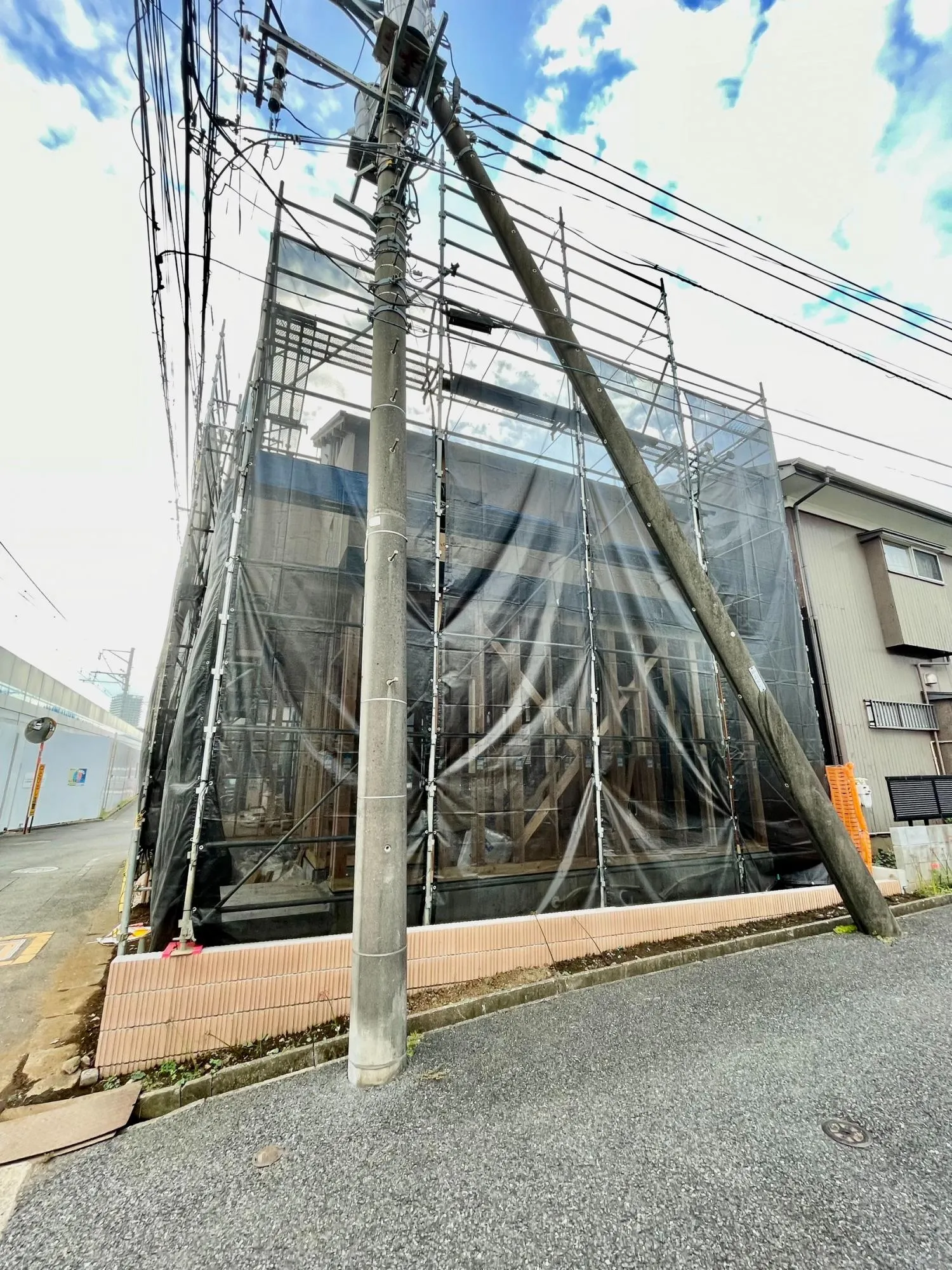 【外観　建築中】